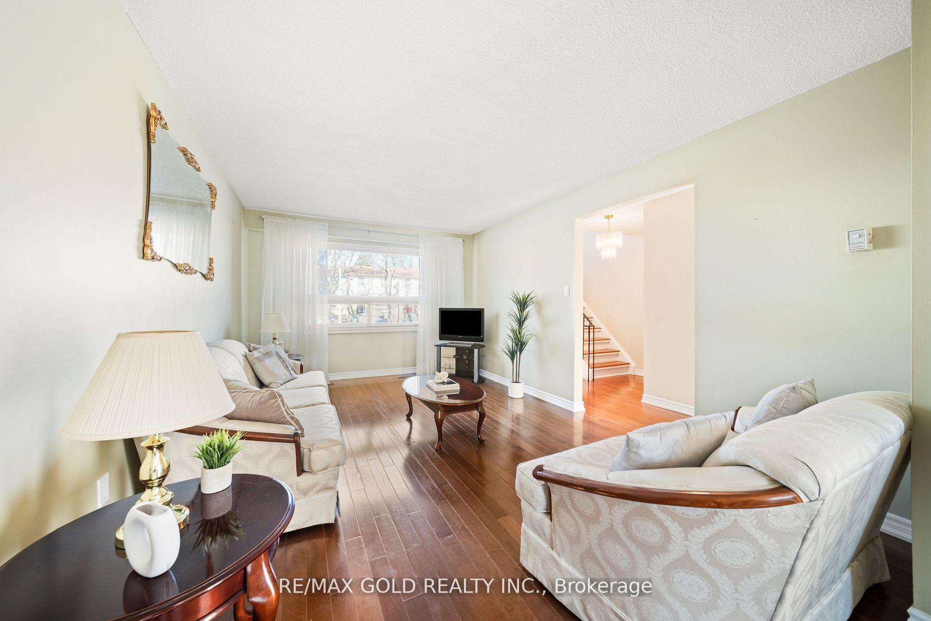 4 Bedrooms Condo at 1050 Shawnmarr, Mississauga For sale