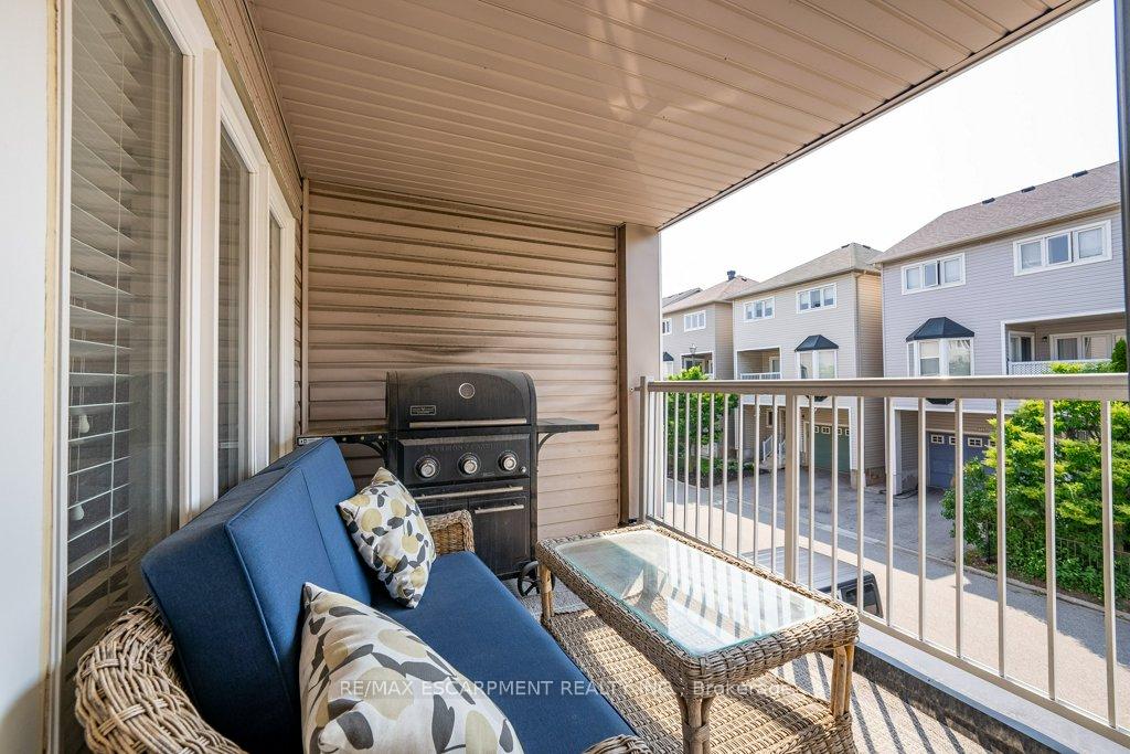 4 Bedrooms Condo at 5090 Fairview, Burlington For sale