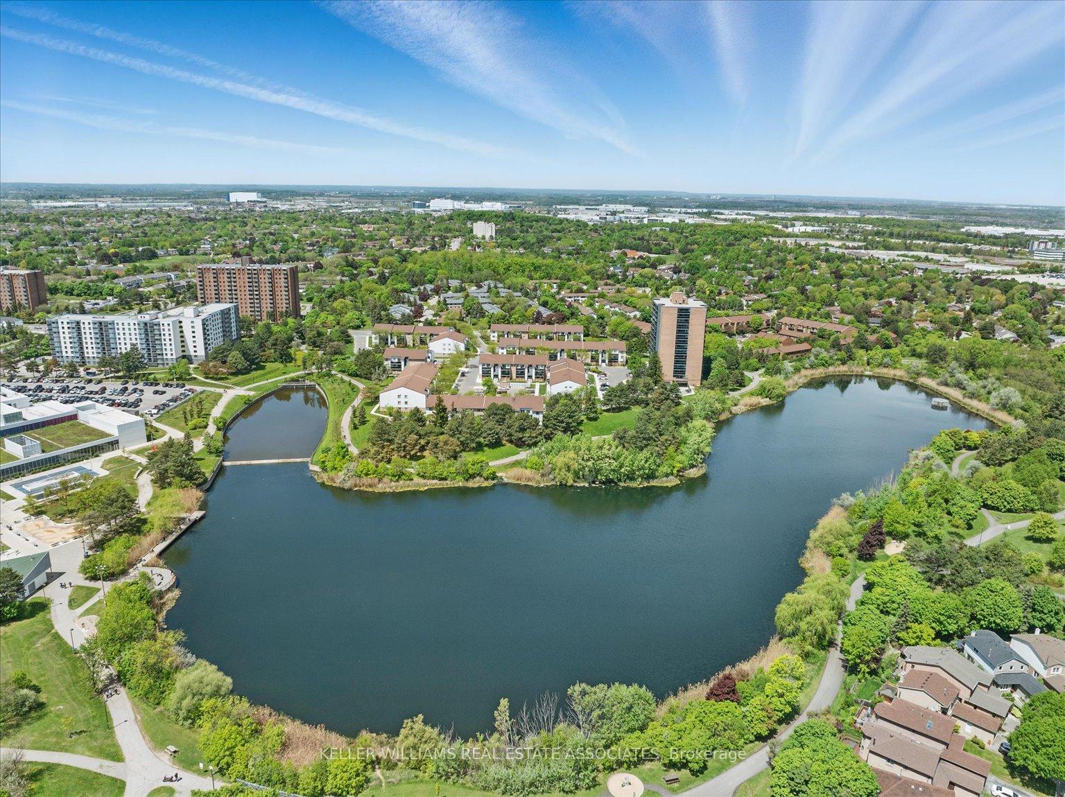 3 Bedrooms Condo at 2701 Aquitaine, Mississauga For sale