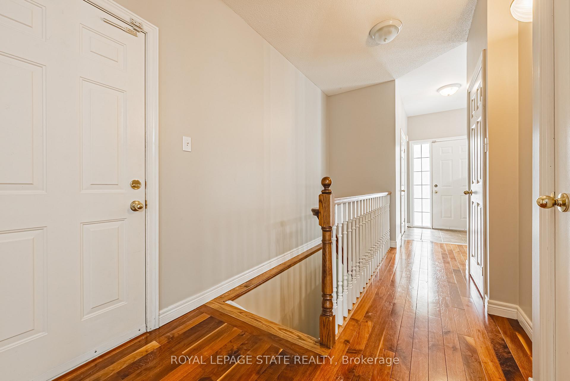 2 Bedrooms Condo at 130 Southbrook, Hamilton For sale