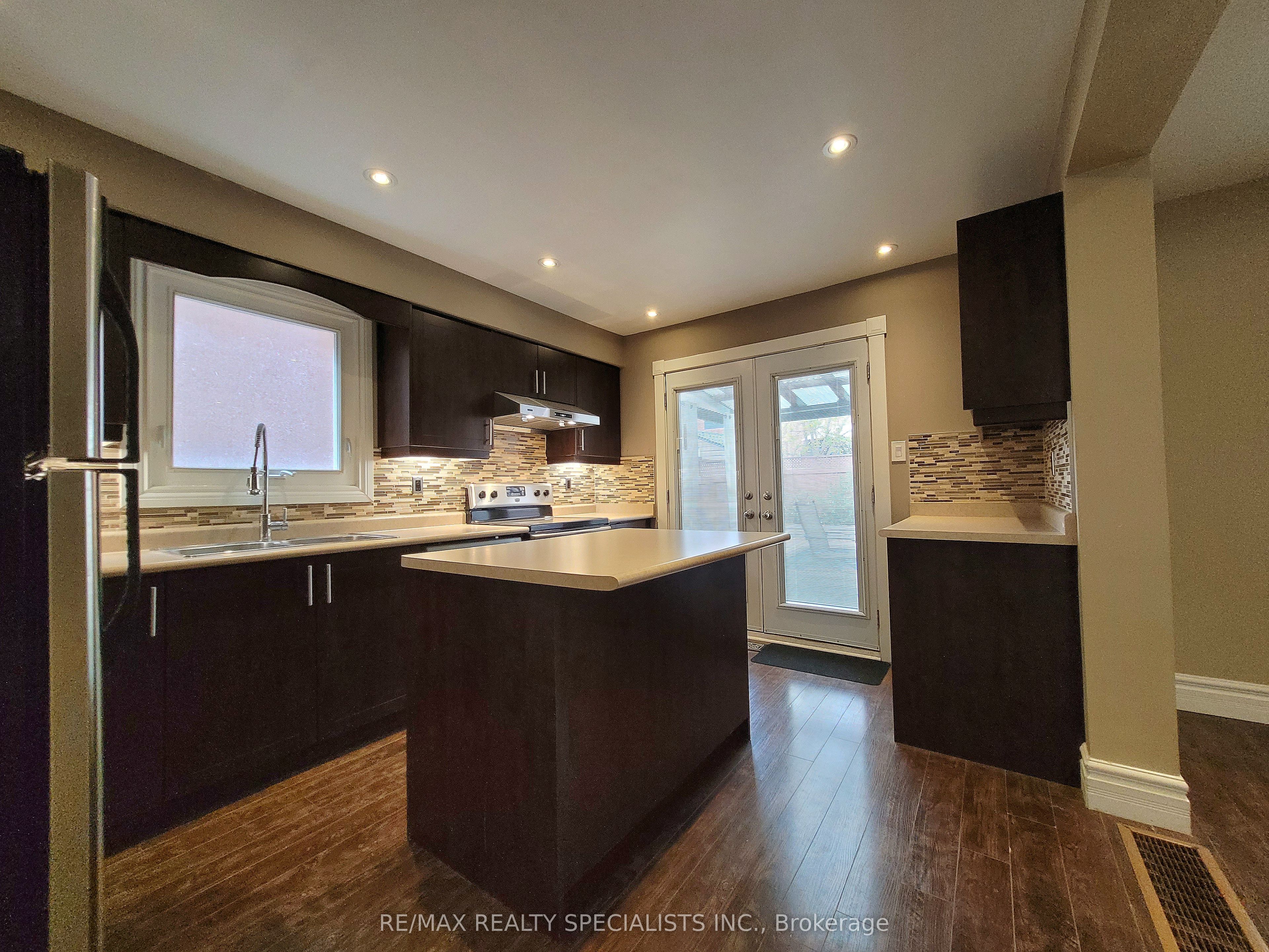64 Willerton Close, #UPPER