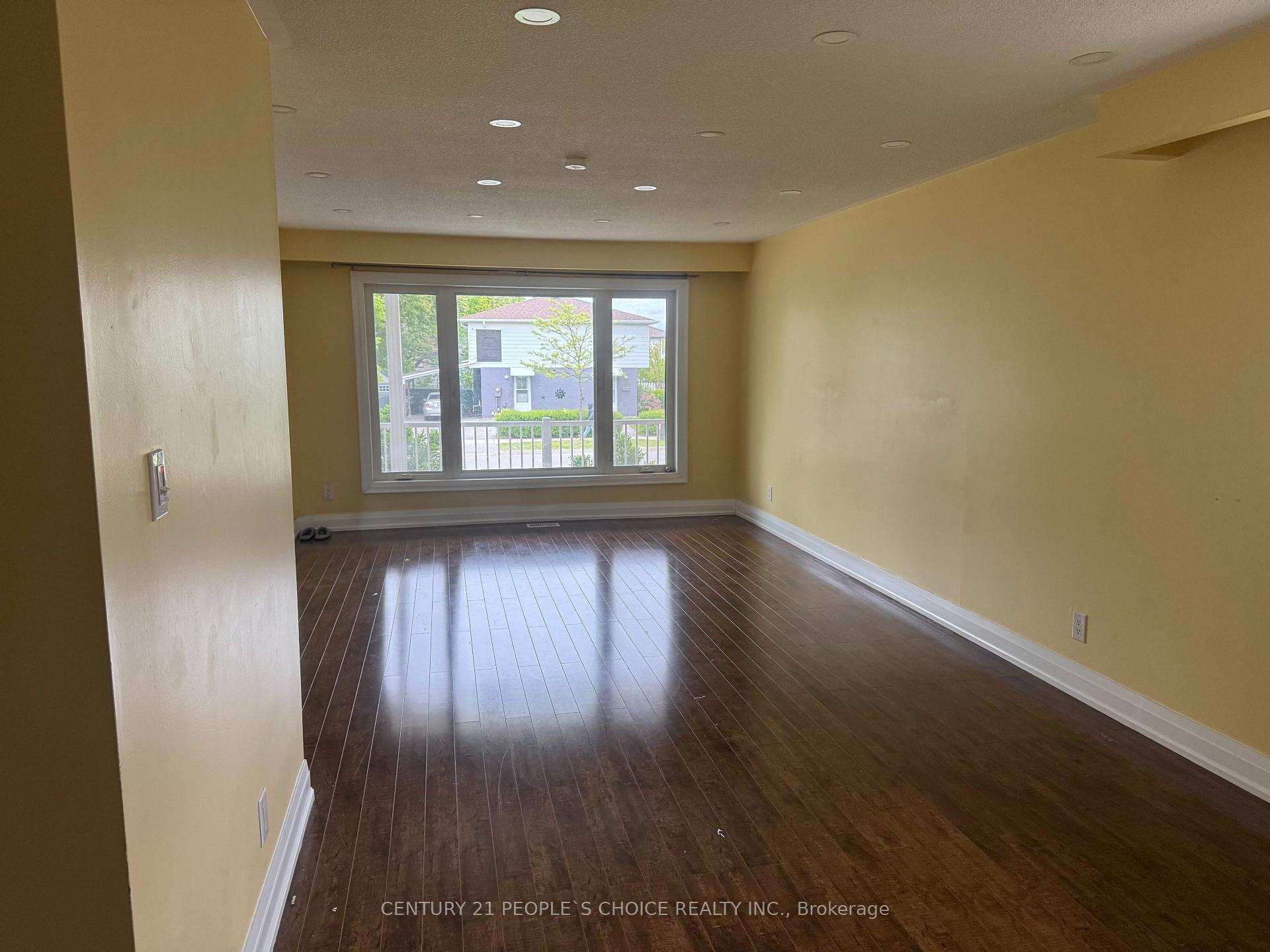 3397 Brandon Gate, Mississauga, ON L4T 3N3 ; MLS ID: W12174318