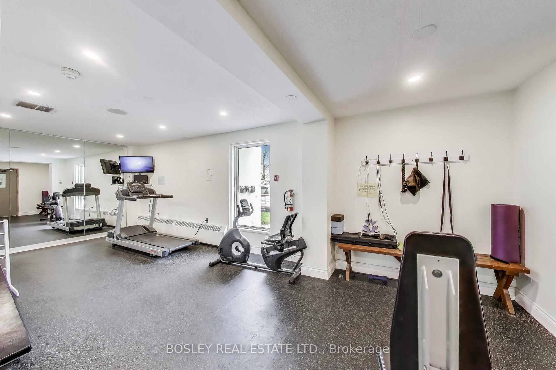 2 Bedrooms Condo at 10 Parkway Forest, Toronto For sale