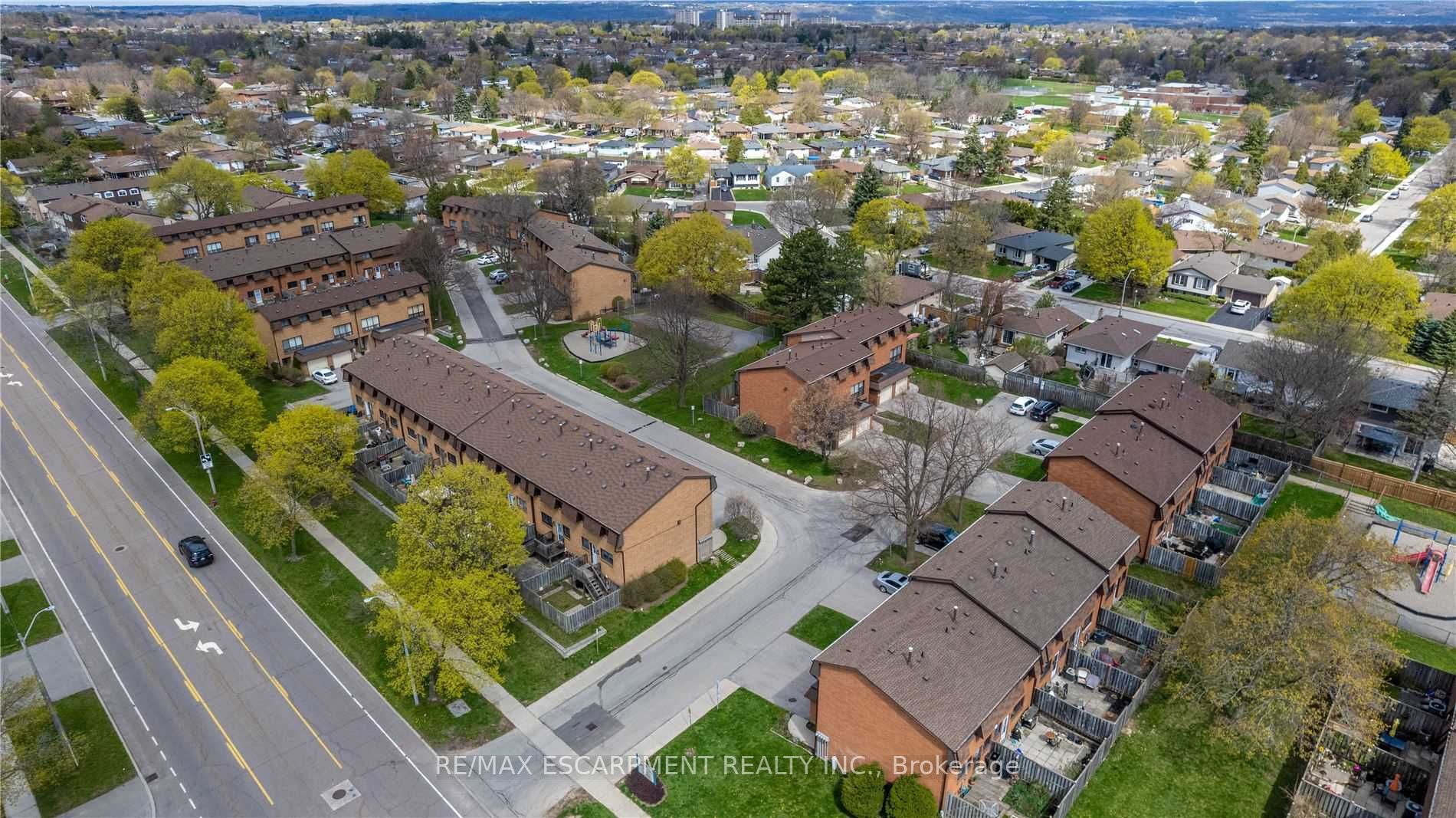 3 Bedrooms Condo at 500 Stone Church,  Hamilton For sale