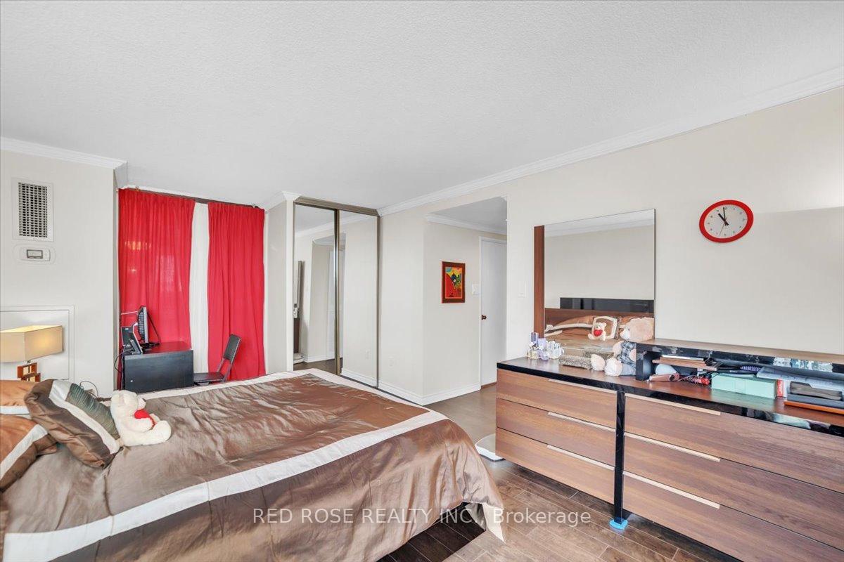 3 Bedrooms Condo at 3303 Don Mills,  Toronto For sale