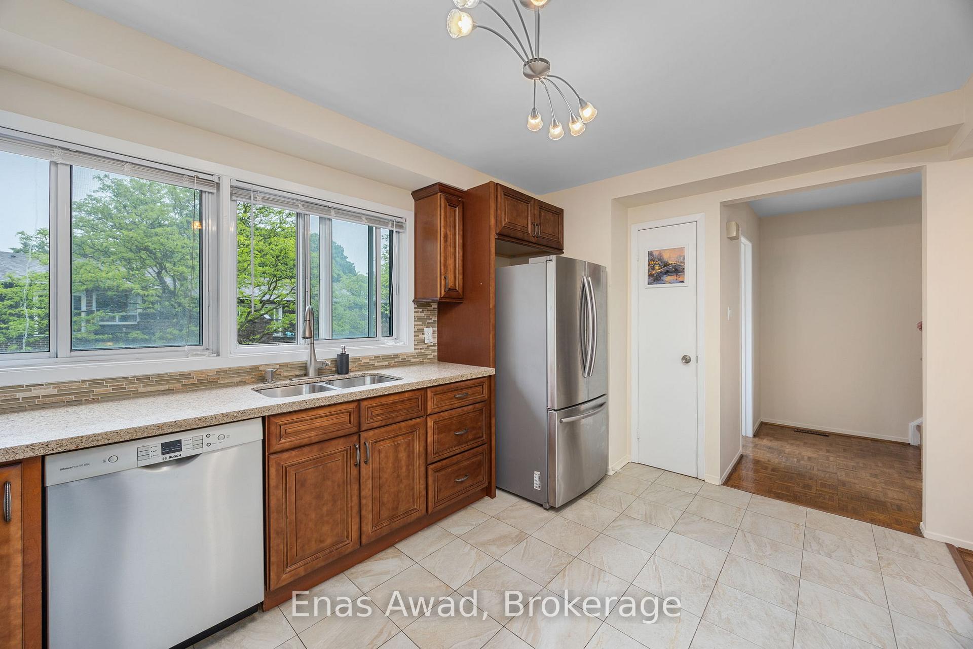 3 Bedrooms Condo at 74 Black Hawk, Toronto For sale