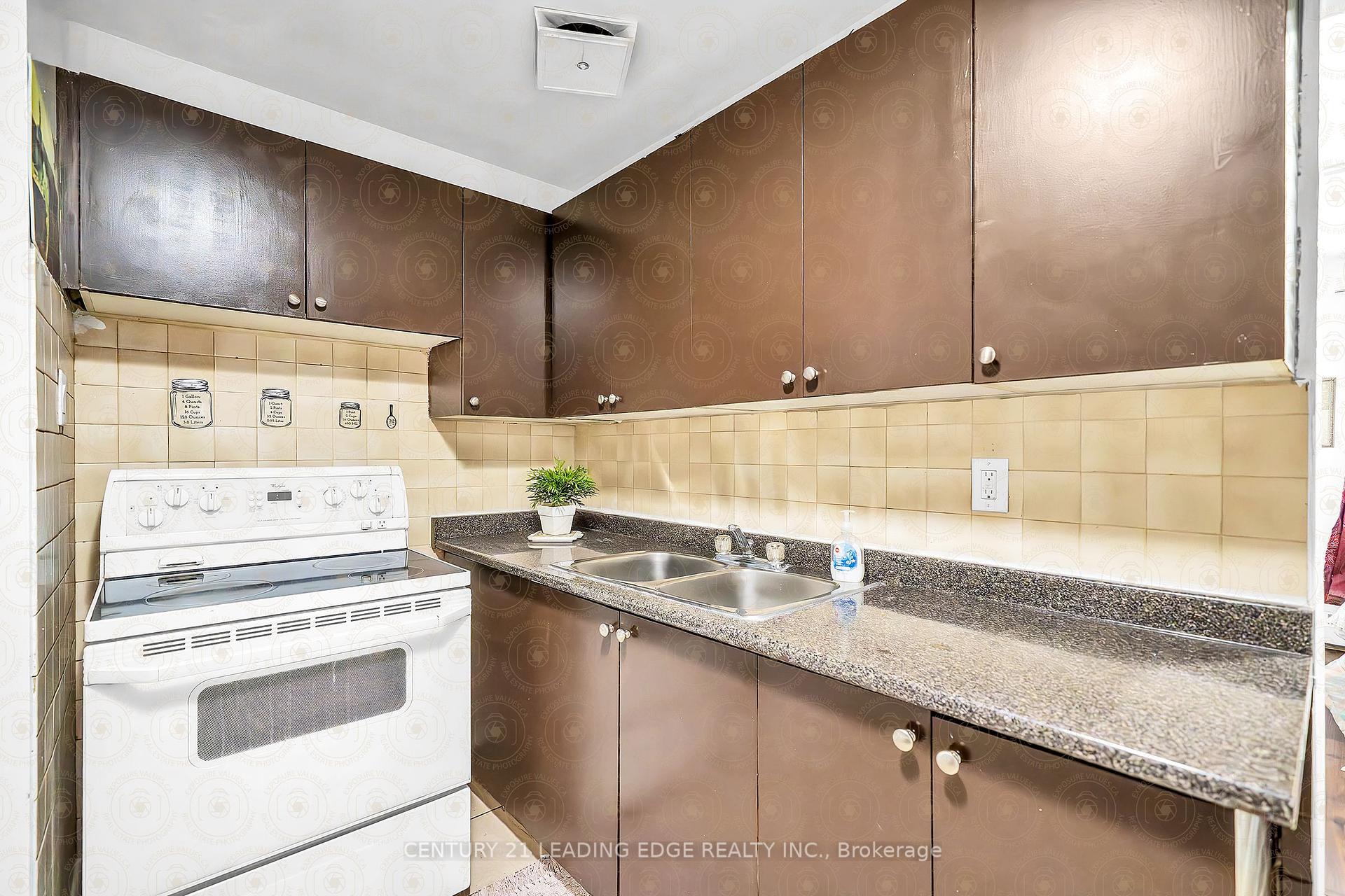 3 Bedrooms Condo at 1690 Victoria Park, Toronto For sale