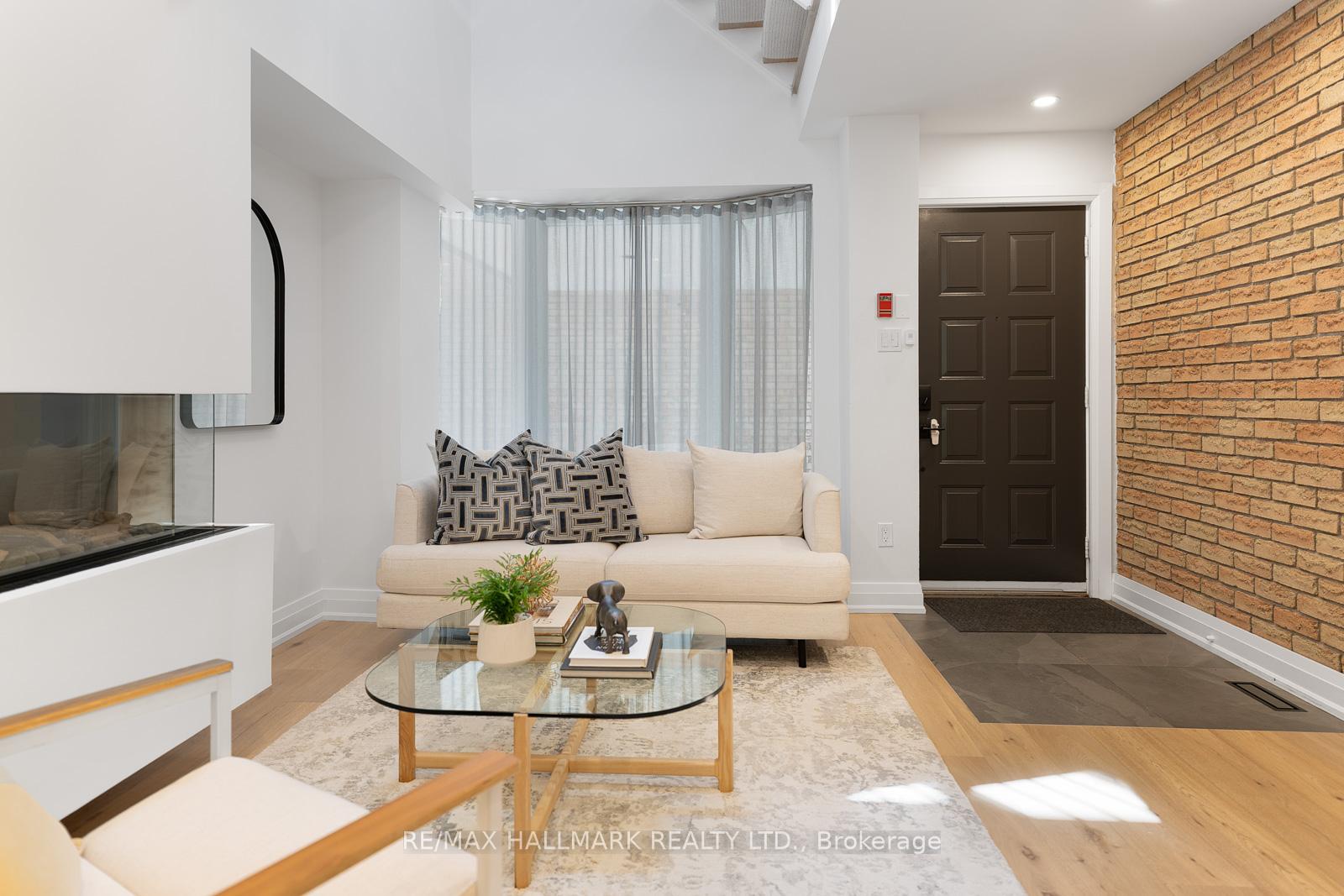 4 Bedrooms Condo at 95 Summerhill, Toronto For sale