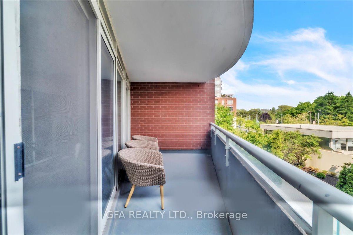2 Bedrooms Condo at 550 Queens, Toronto For sale