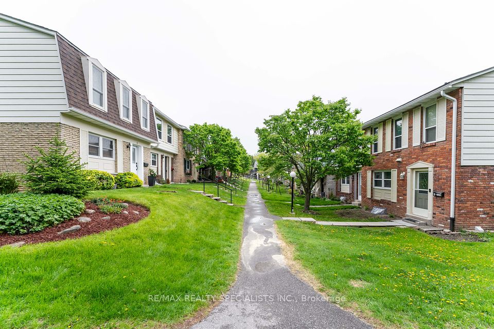 2230 Upper Middle
