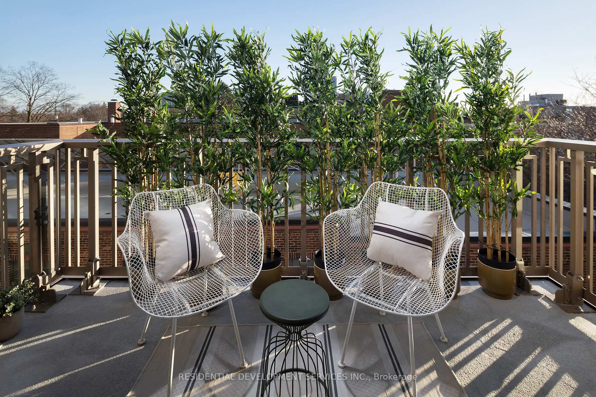 2 Bedrooms Condo at 1 Strathgowan,  Toronto For sale