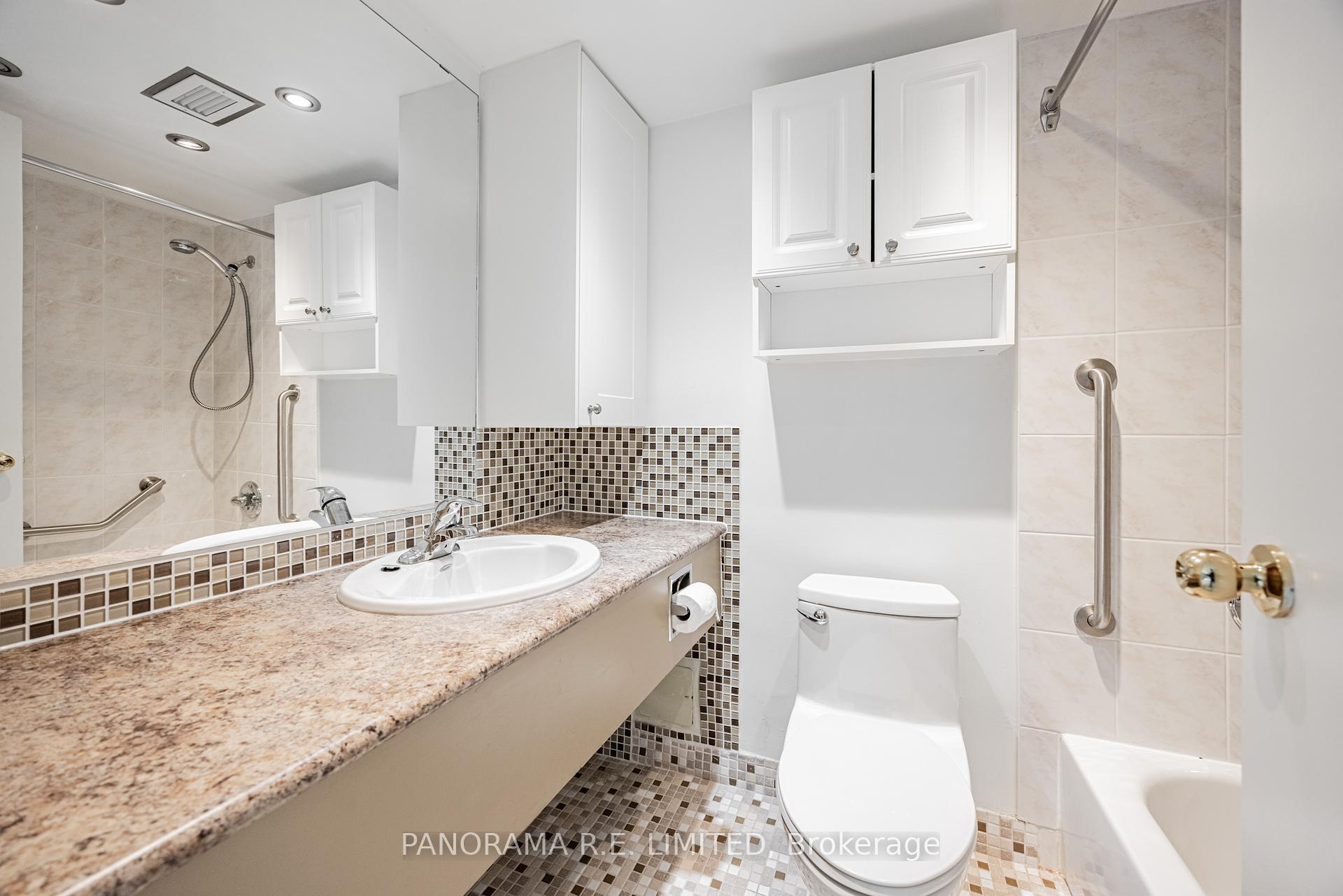 4 Bedrooms Condo at 15 La Rose, Toronto For sale
