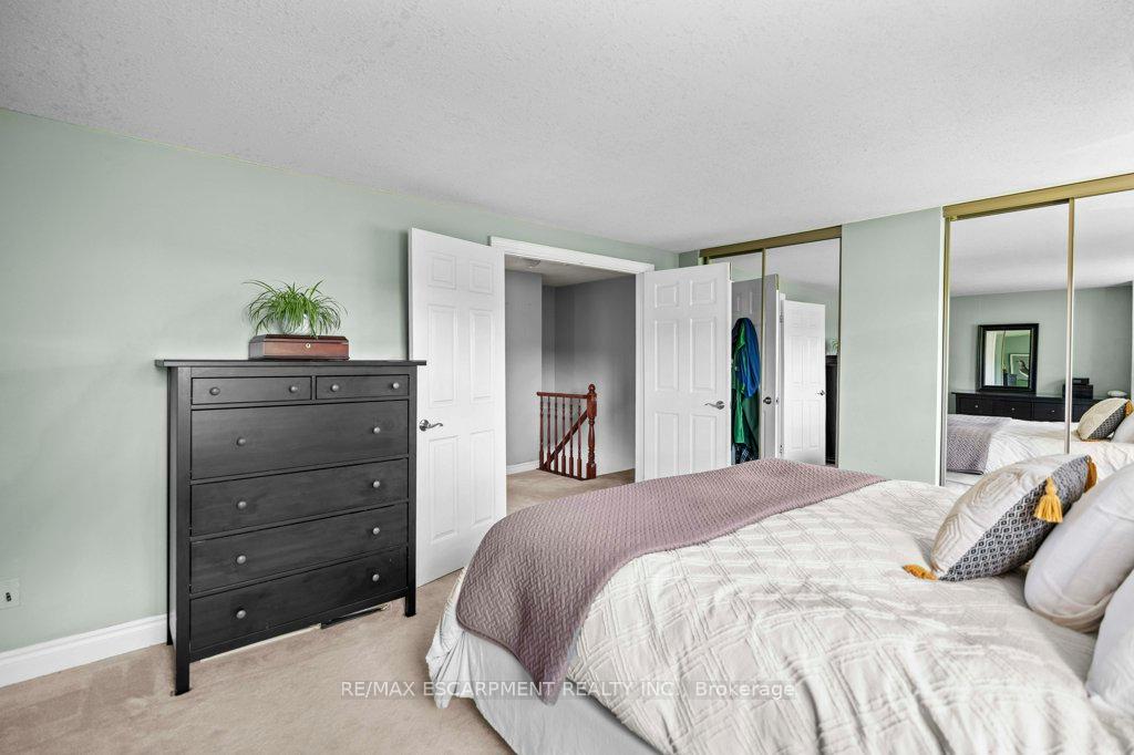3 Bedrooms Condo at 29 HERITAGE, Hamilton For sale