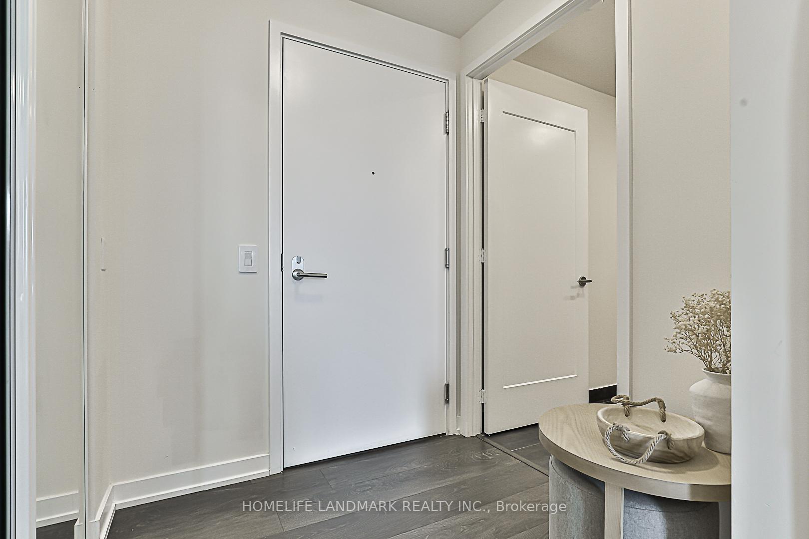 3 Bedrooms Condo at 28 Freeland, Toronto For sale