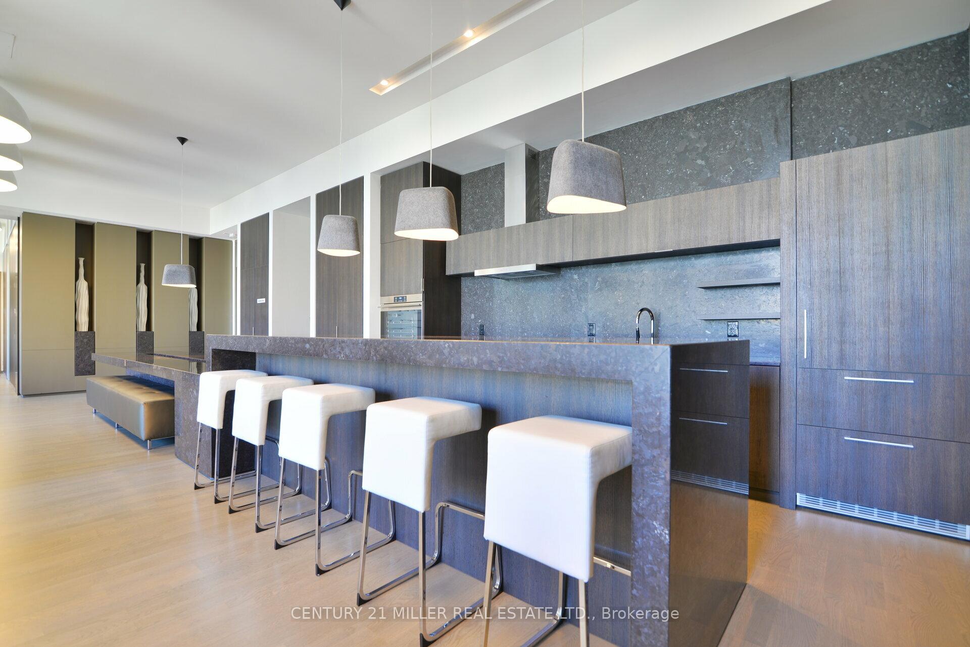2 Bedrooms Condo at 101 Charles, Toronto For sale