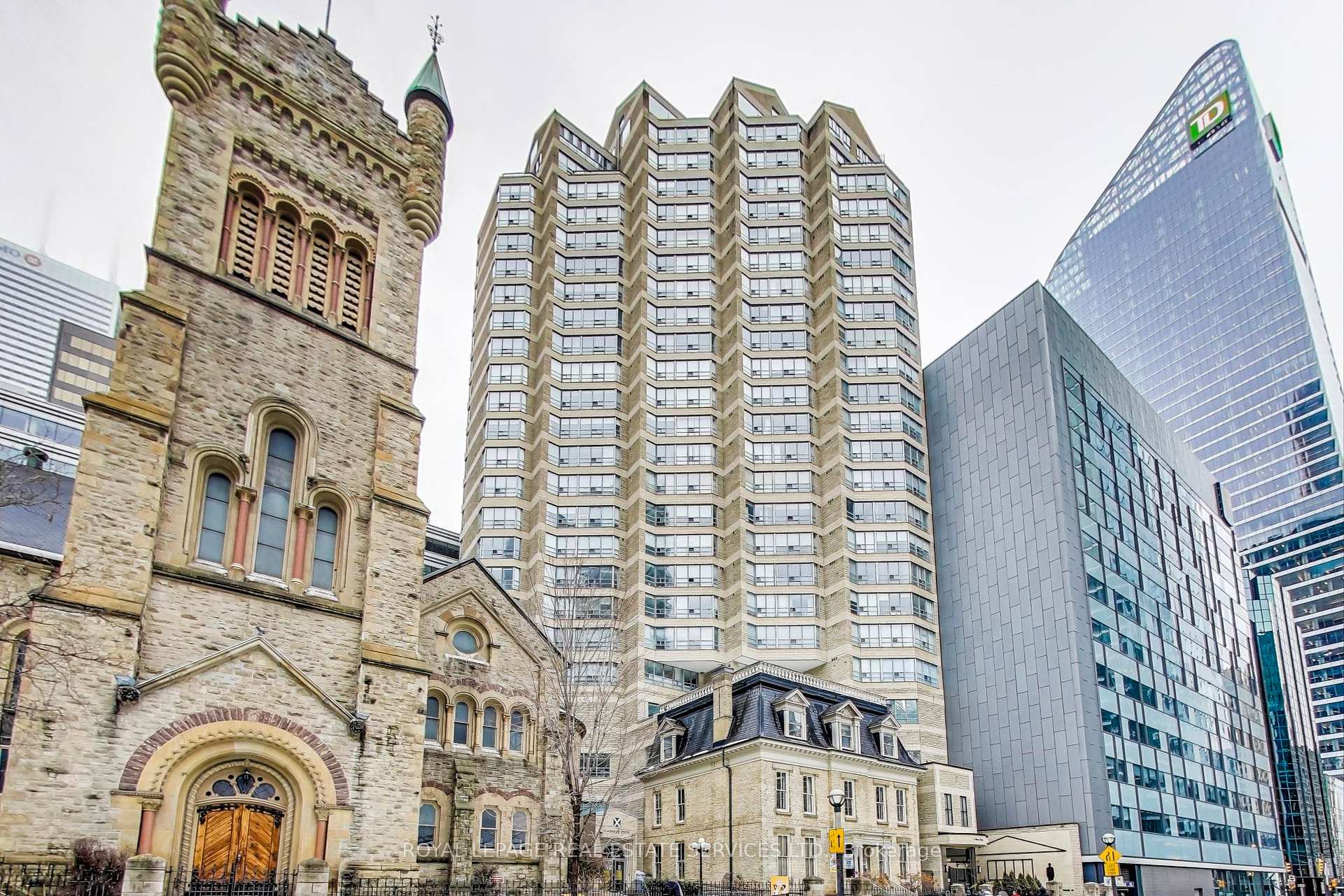 2 Bedrooms Condo at 71 Simcoe, Toronto For sale
