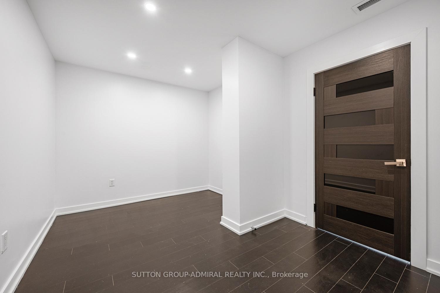 3 Bedrooms Condo at 18 Capreol, Toronto For sale