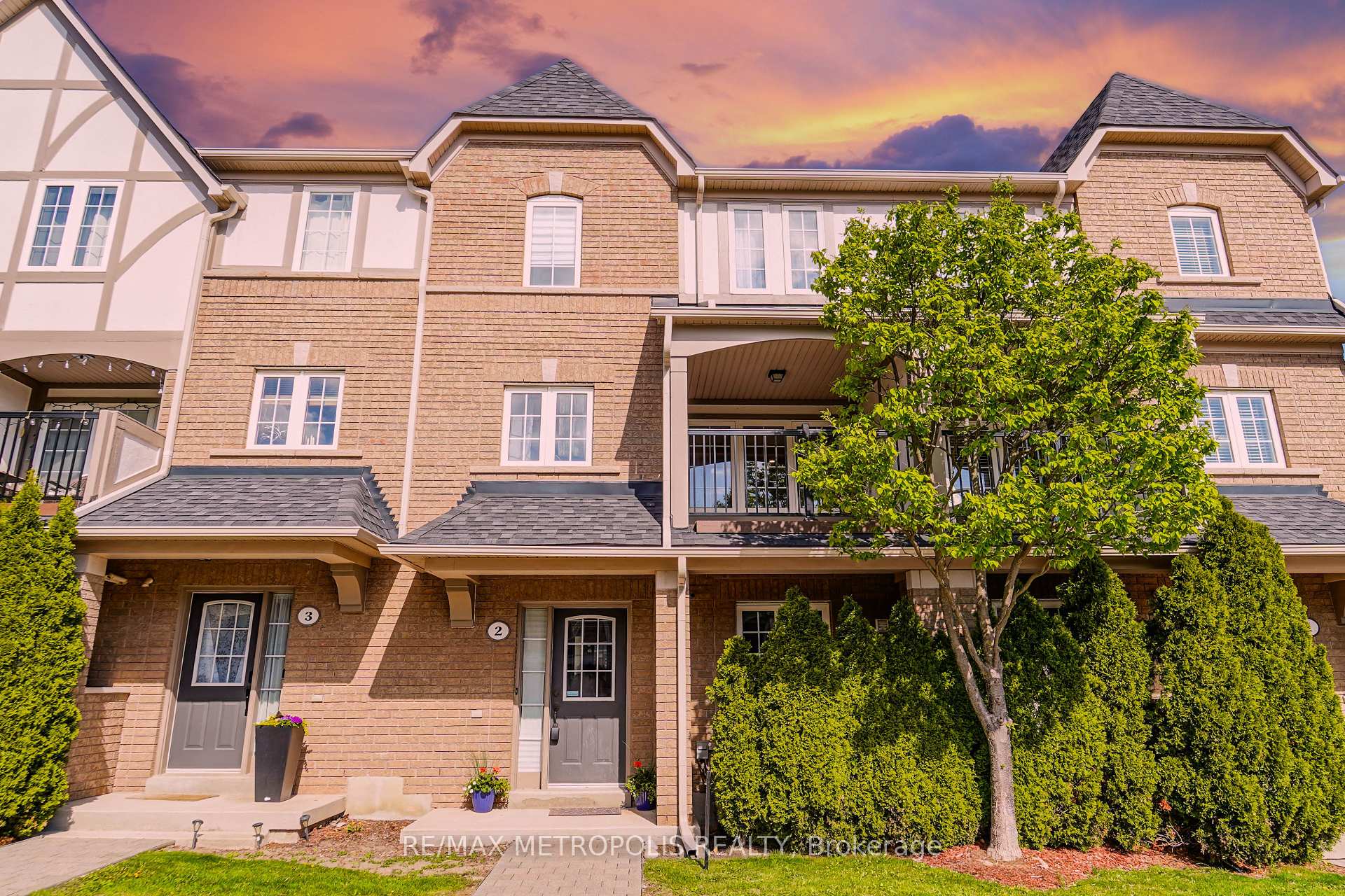 3 Bedrooms Condo at 2361 Parkhaven, Oakville For sale