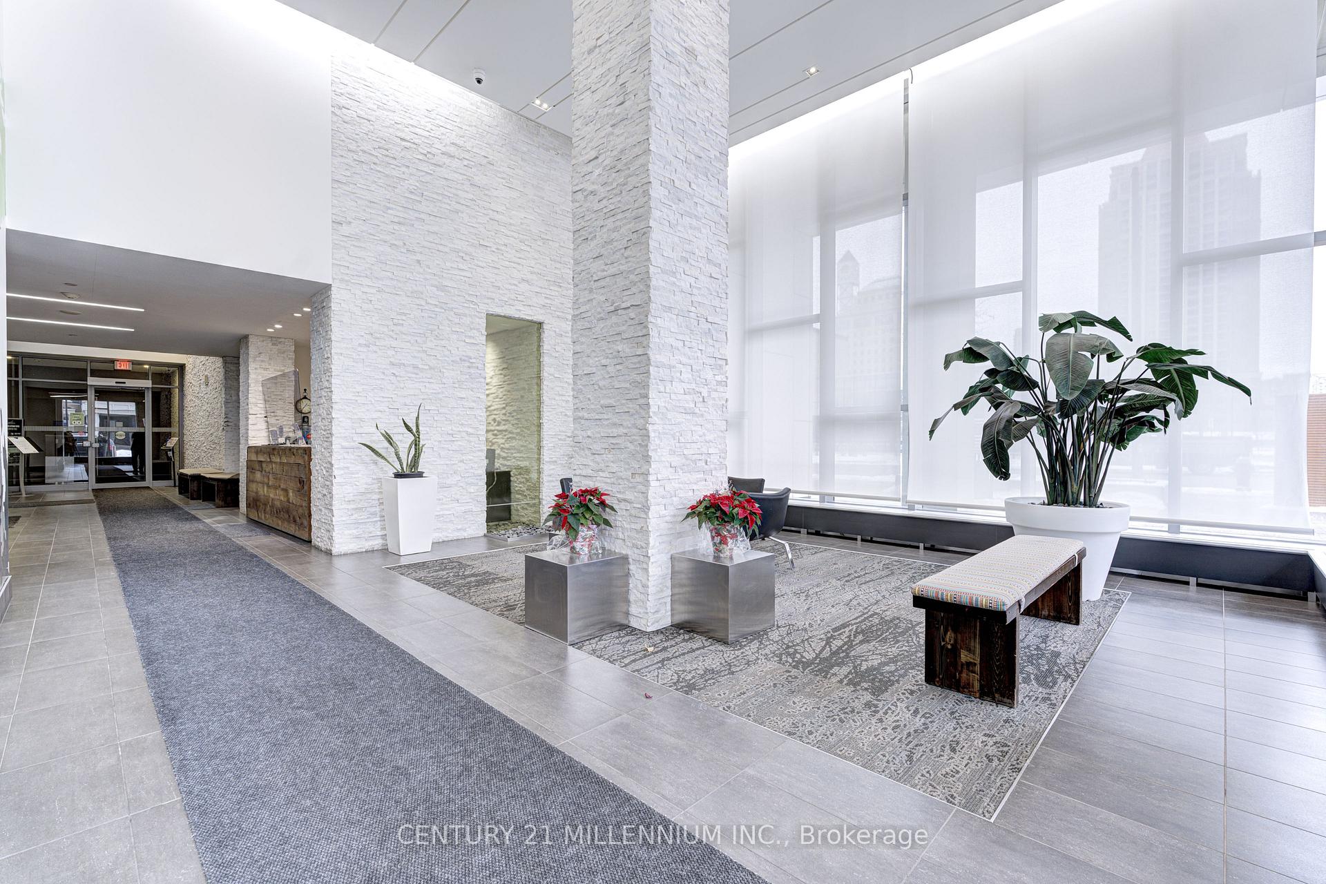 2 Bedrooms Condo at 365 Prince Of Wales, Mississauga For sale