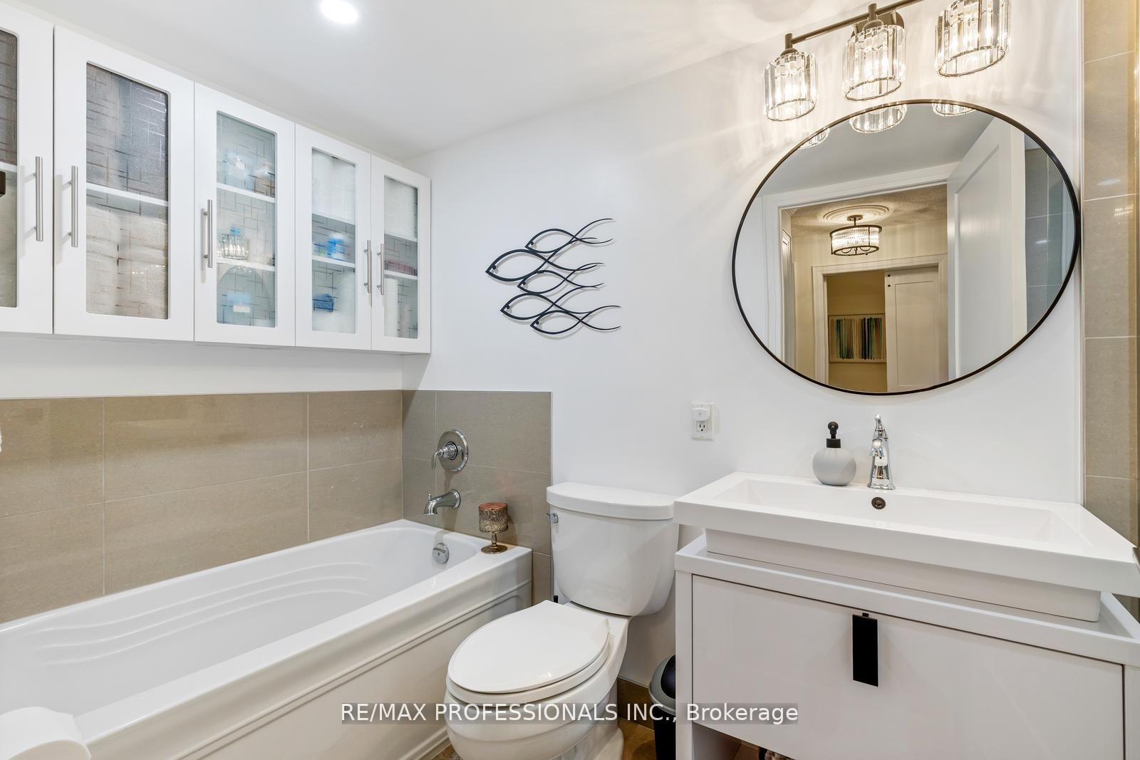 2 Bedrooms Condo at 410 Queens,  Toronto For sale