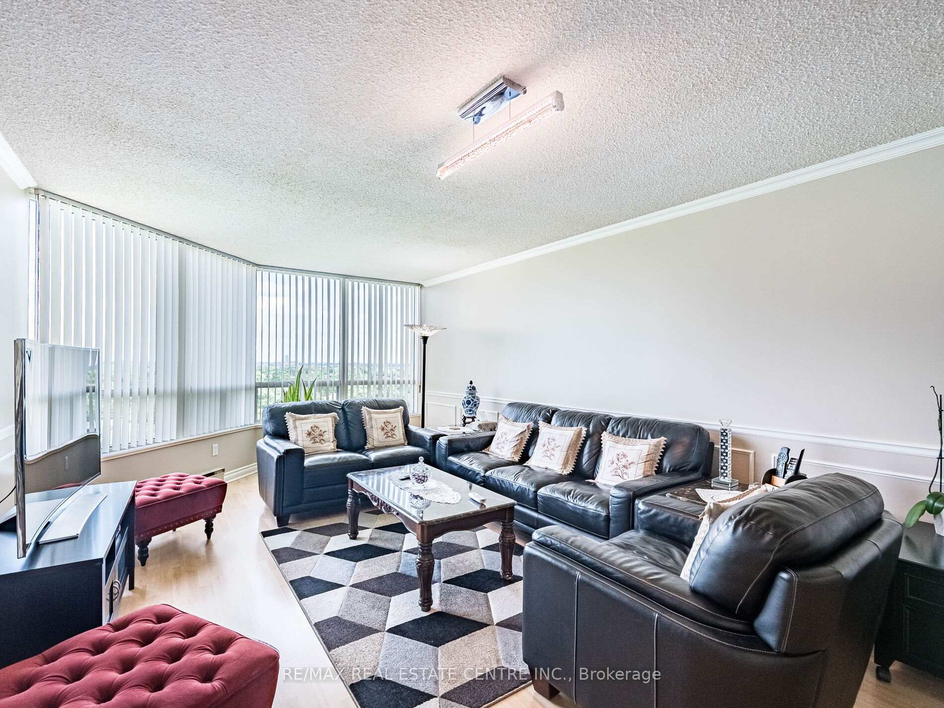 3 Bedrooms Condo at 168 Bonis, Toronto For sale
