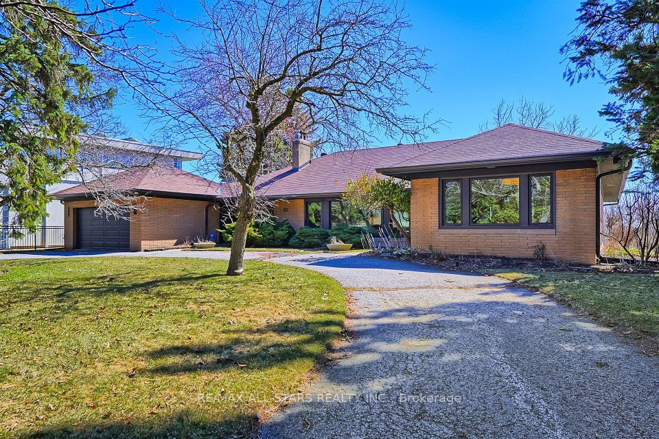 61 Hill Crescent
