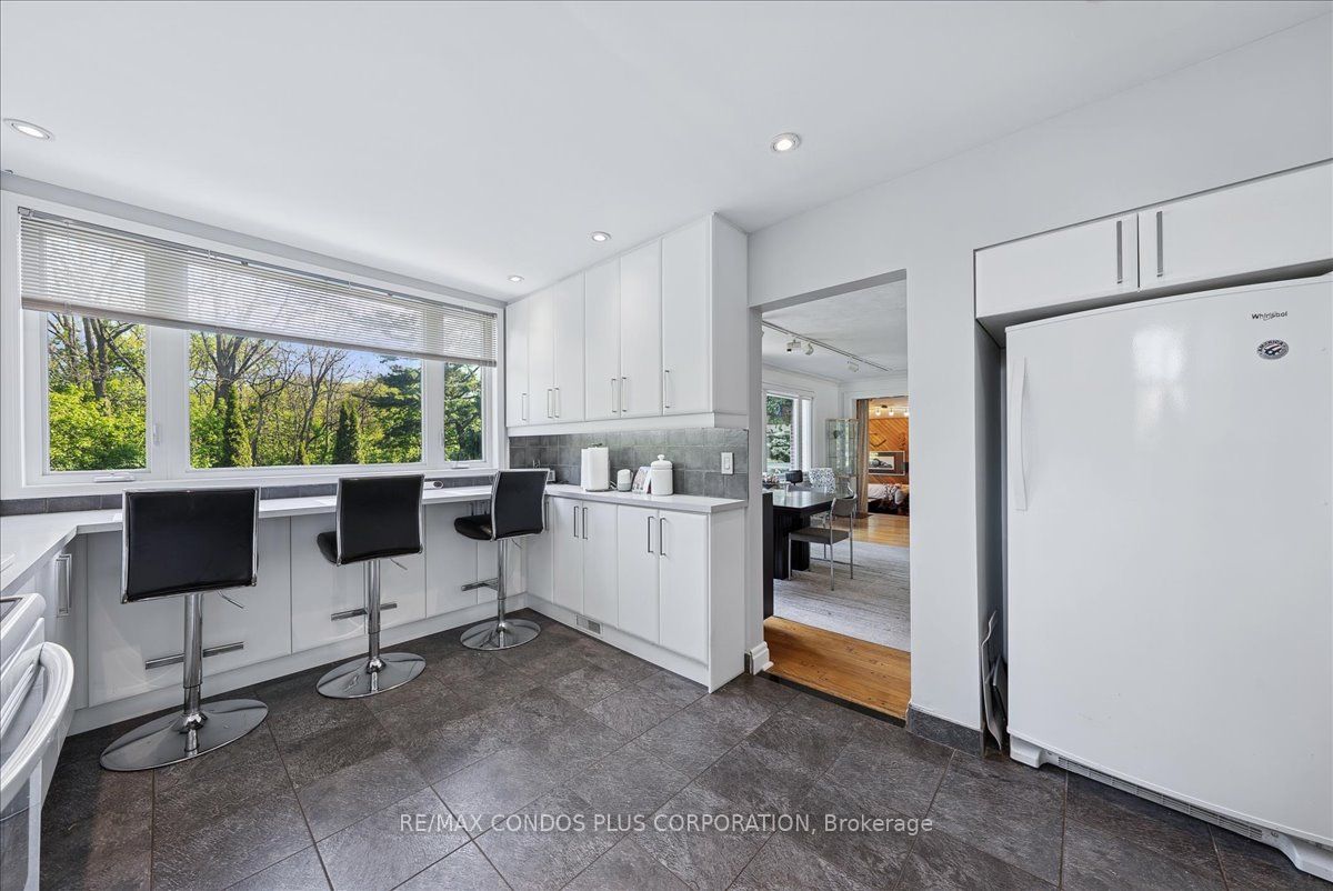 11 Ridgemoor Avenue