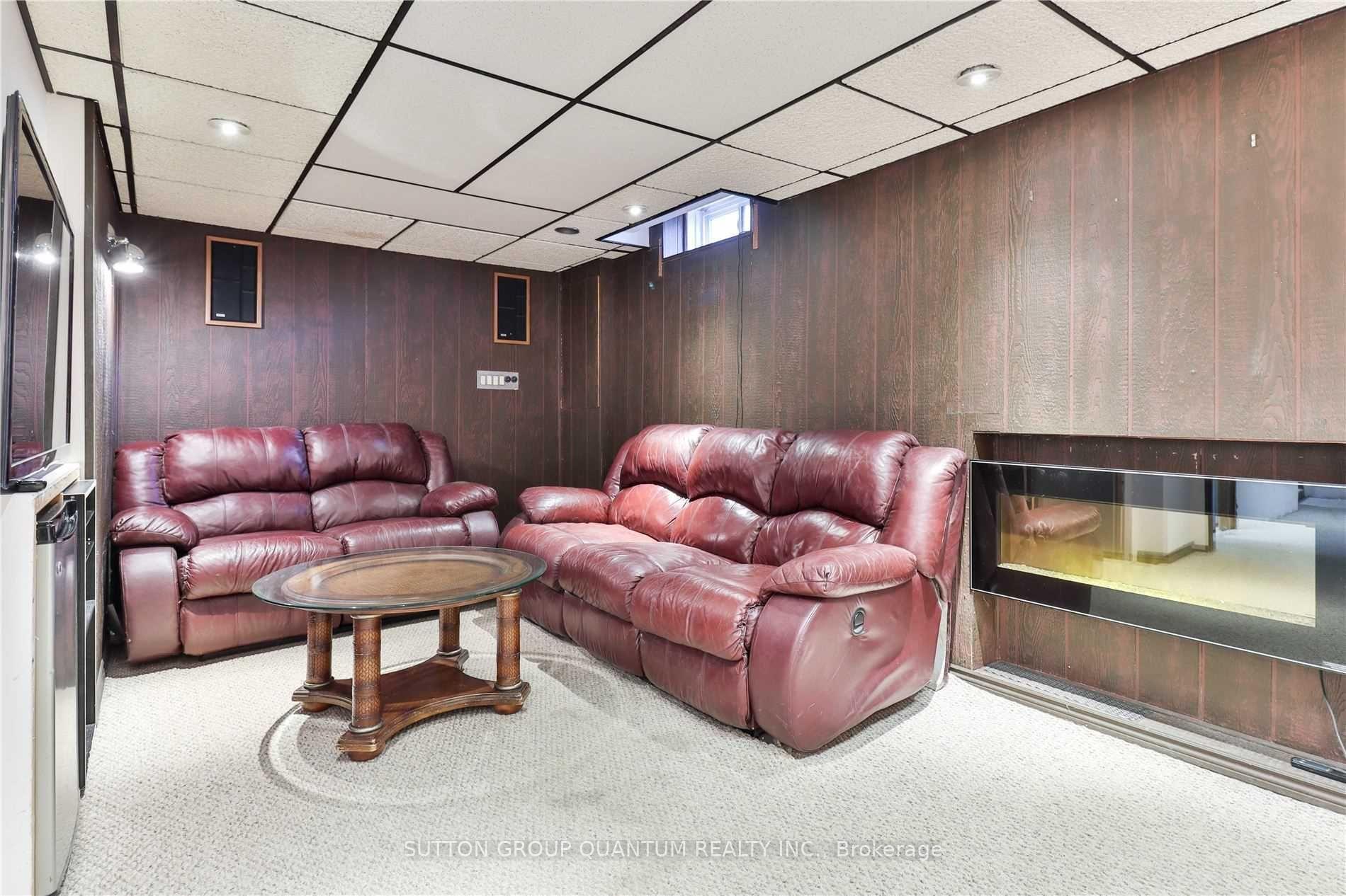 3 Bedrooms Condo at 1055 Shawnmarr, Mississauga For sale