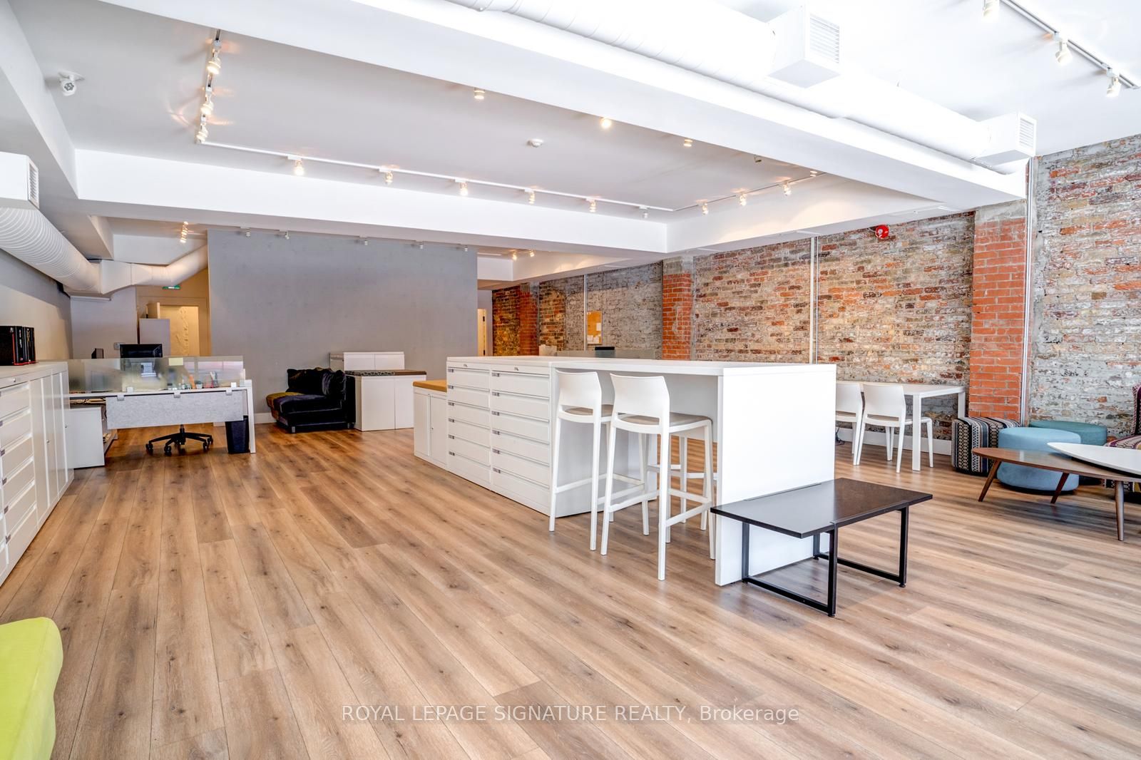 926 King Street W, #Main