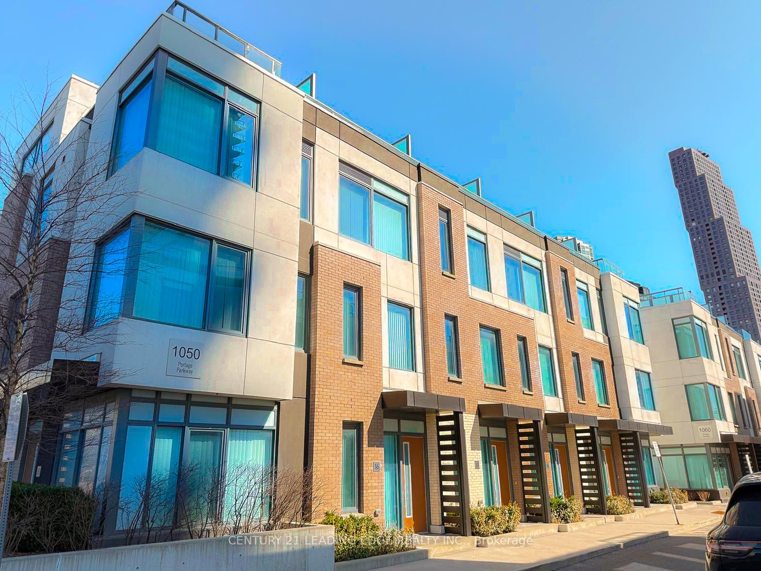 4 Bedrooms Condo at 1050 Portage,  Vaughan For sale