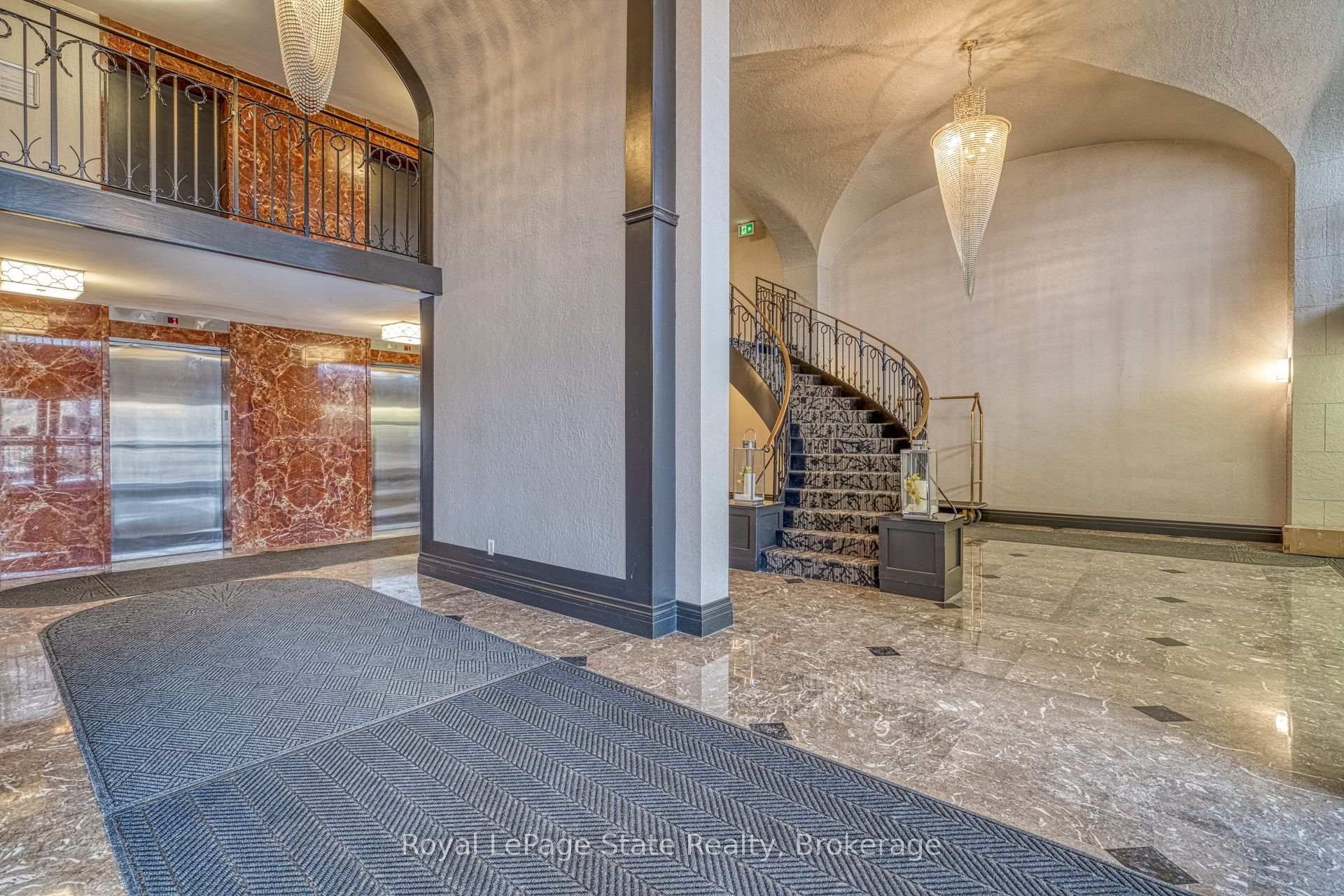2 Bedrooms Condo at 500 Green,  Hamilton For sale