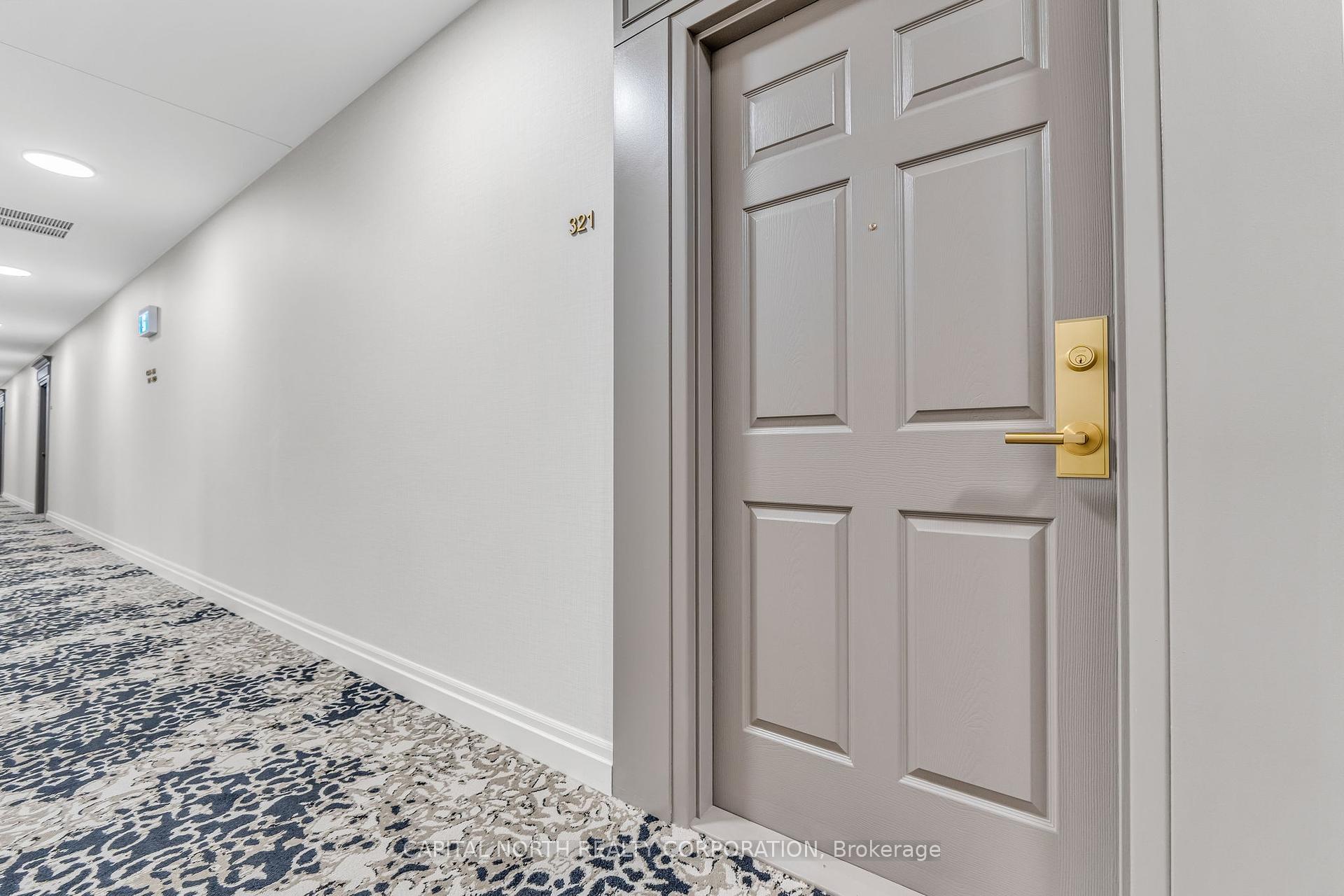 3 Bedrooms Condo at 33 Wallace, Vaughan For sale