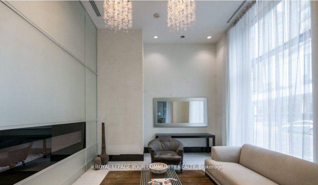 3 Bedrooms Condo at 21 Balmuto, Toronto For sale