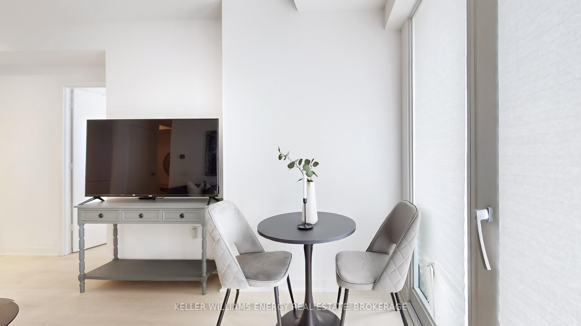 3 Bedrooms Condo at 3900 Confederation, Mississauga For sale