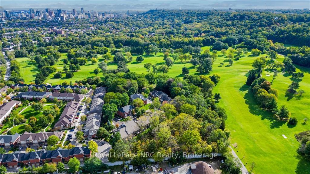 3 Bedrooms Condo at 120 Beddoe, Hamilton For sale