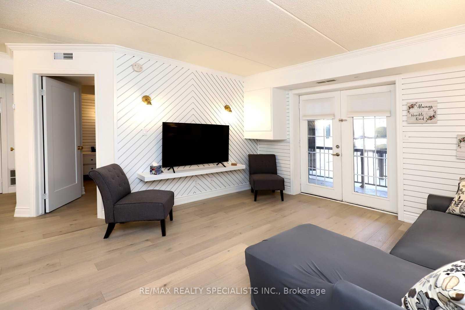 2 Bedrooms Condo at 1470 Bishops, Oakville For sale