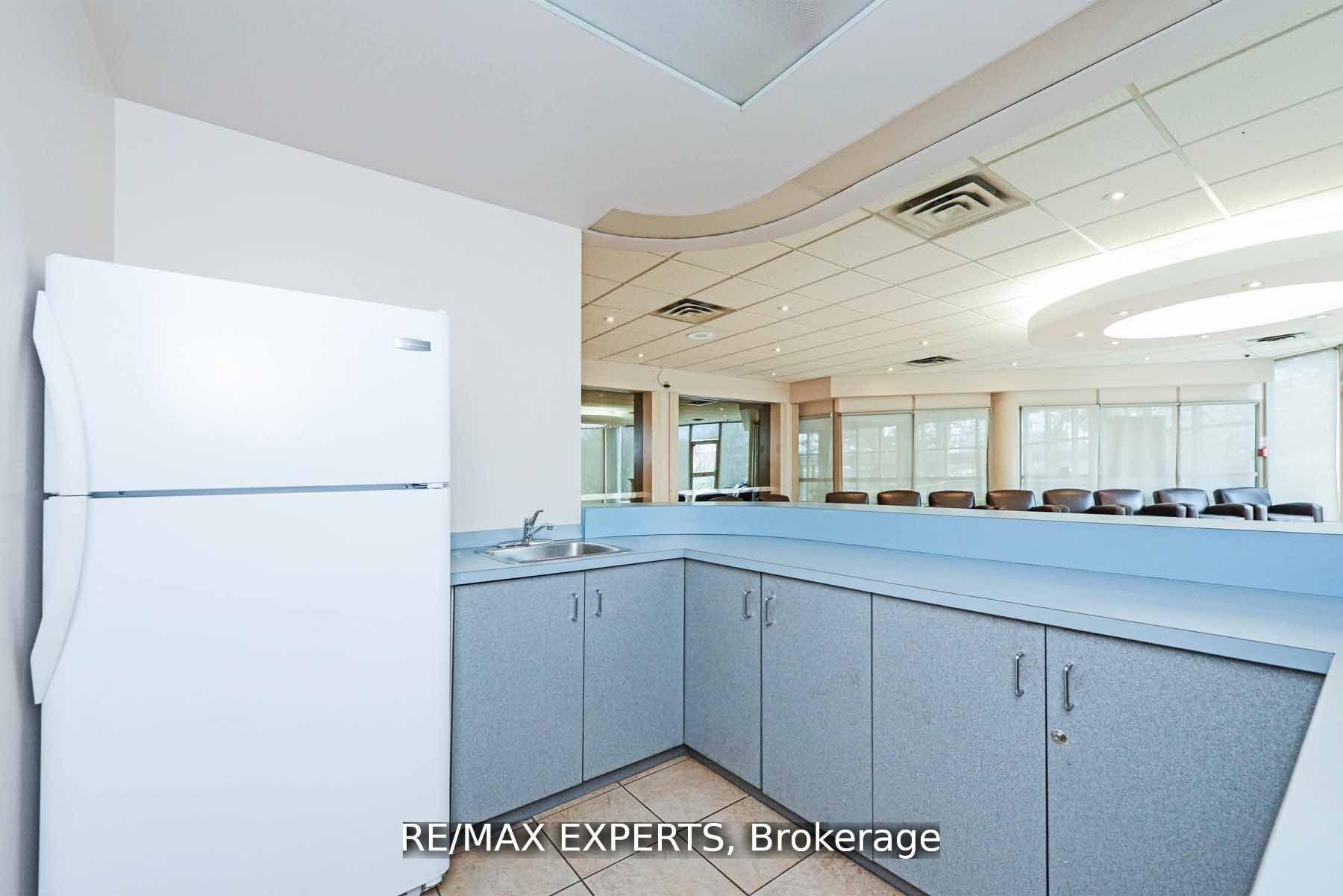 3 Bedrooms Condo at 4460 Tucana, Mississauga For sale