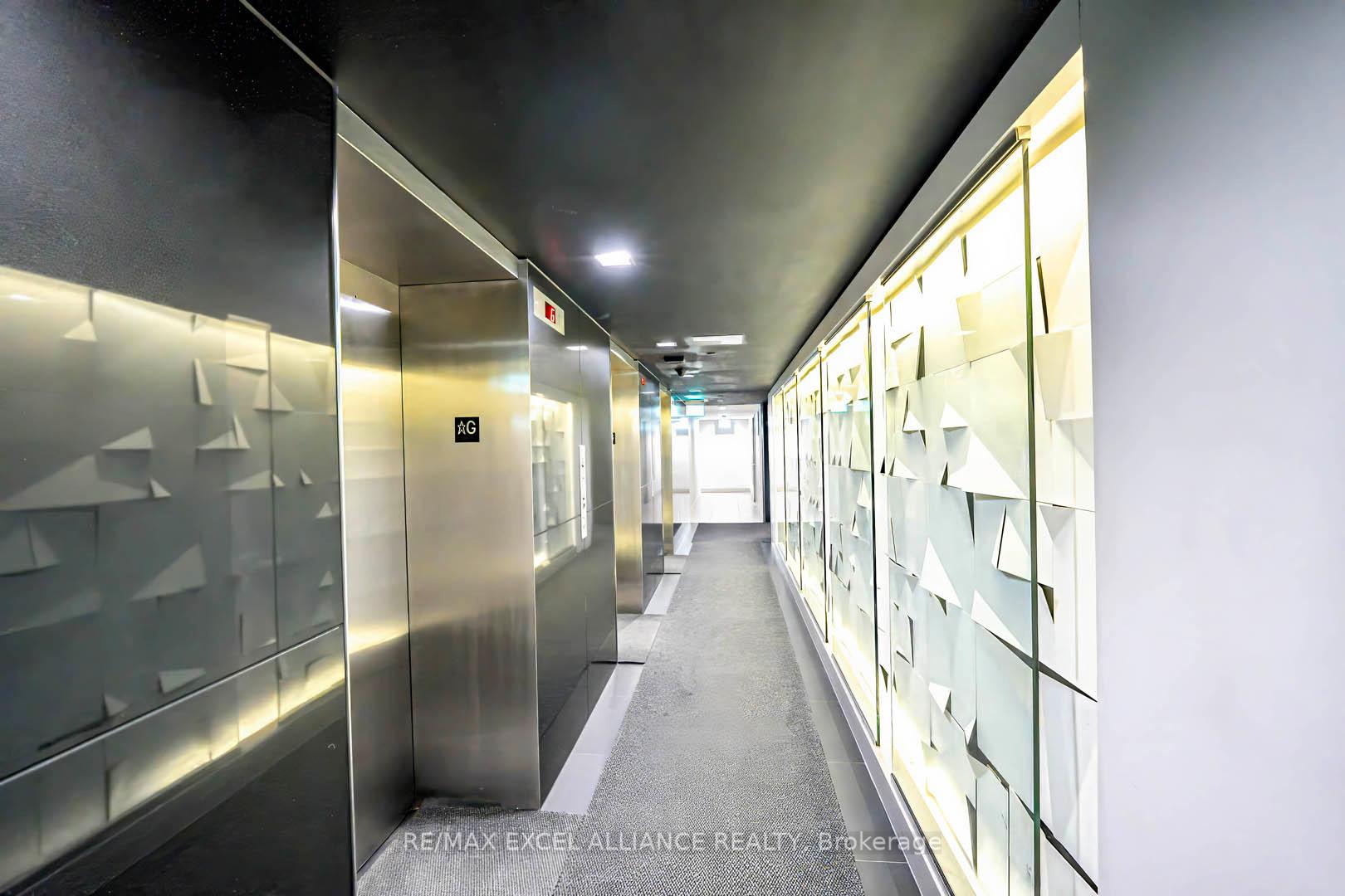 2 Bedrooms Condo at 75 Queens Wharf,  Toronto For sale