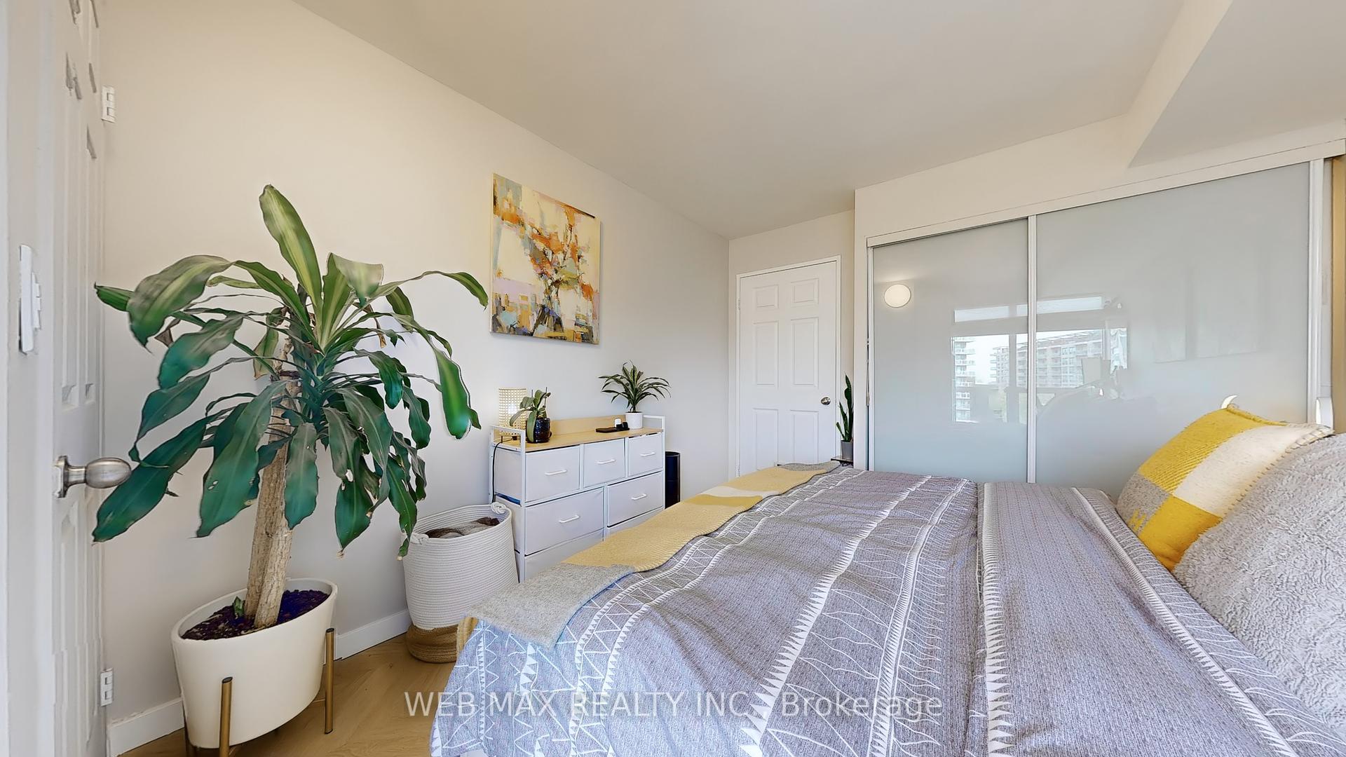 2 Bedrooms Condo at 906 Sheppard, Toronto For sale