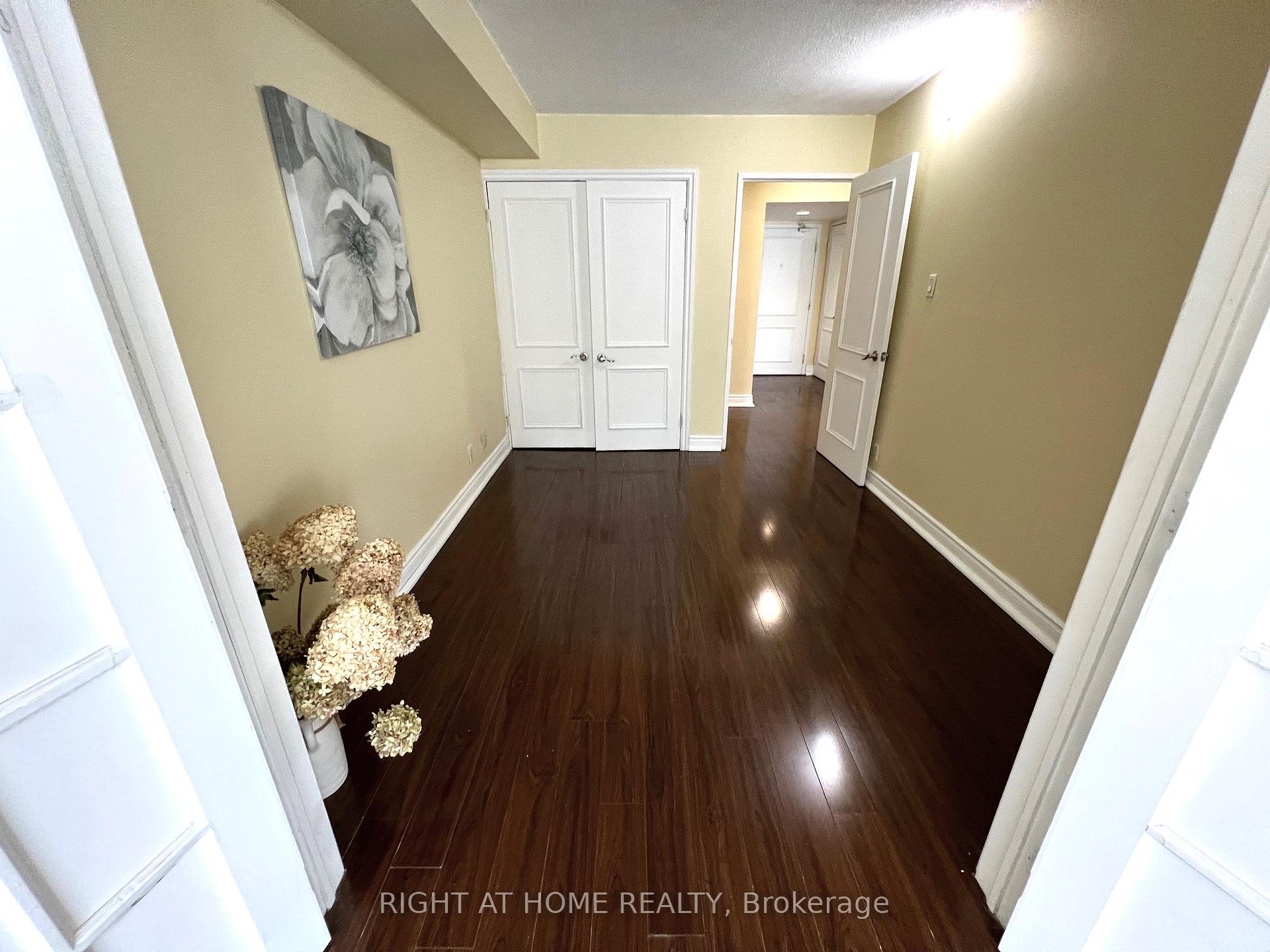 2 Bedrooms Condo at 92 King, Toronto For sale