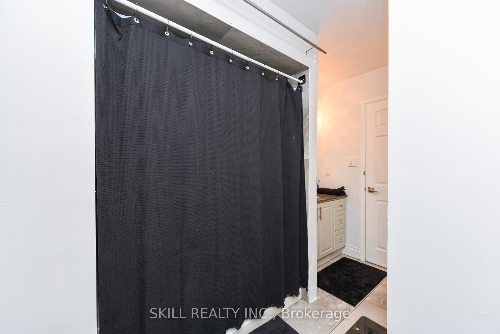 5 Bedrooms Condo at 7500 Goreway,  Mississauga For sale