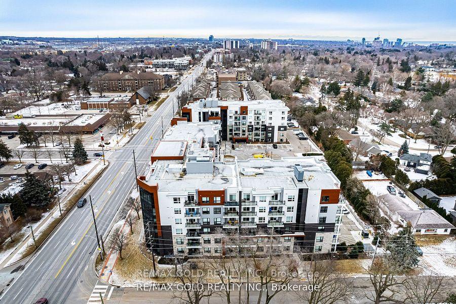 2 Bedrooms Condo at 320 Plains,  Burlington For sale