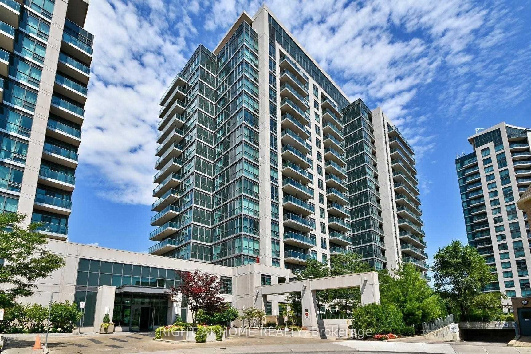 3 Bedrooms Condo at 35 Brian Peck, Toronto For sale