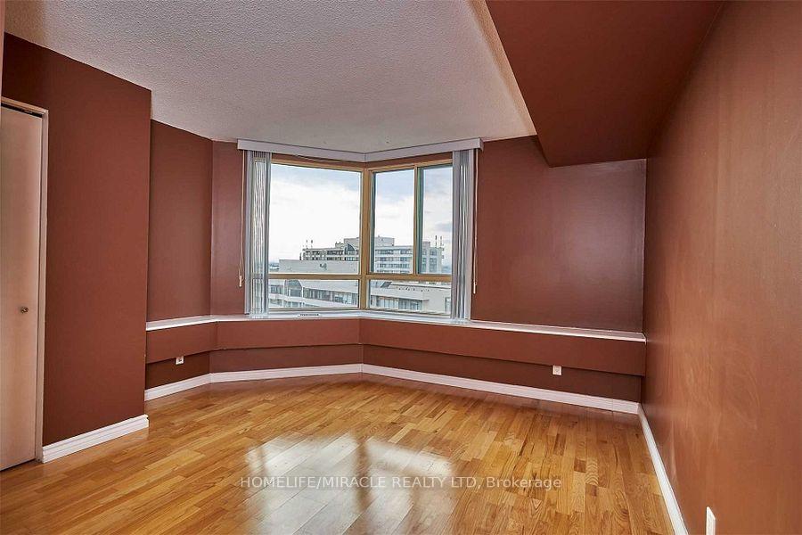 2 Bedrooms Condo at 41 Markbrook, Toronto For sale