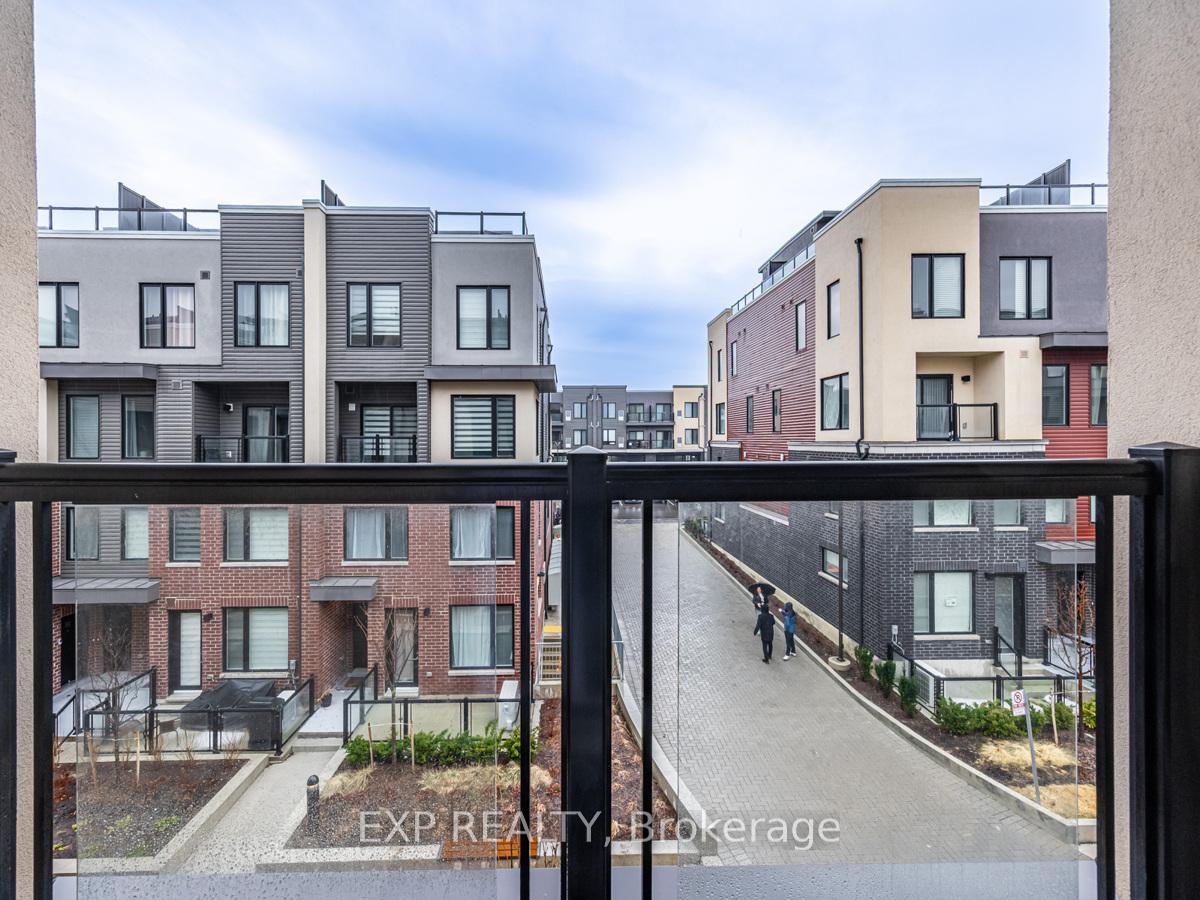 2 Bedrooms Condo at 3409 Ridgeway,  Mississauga For sale
