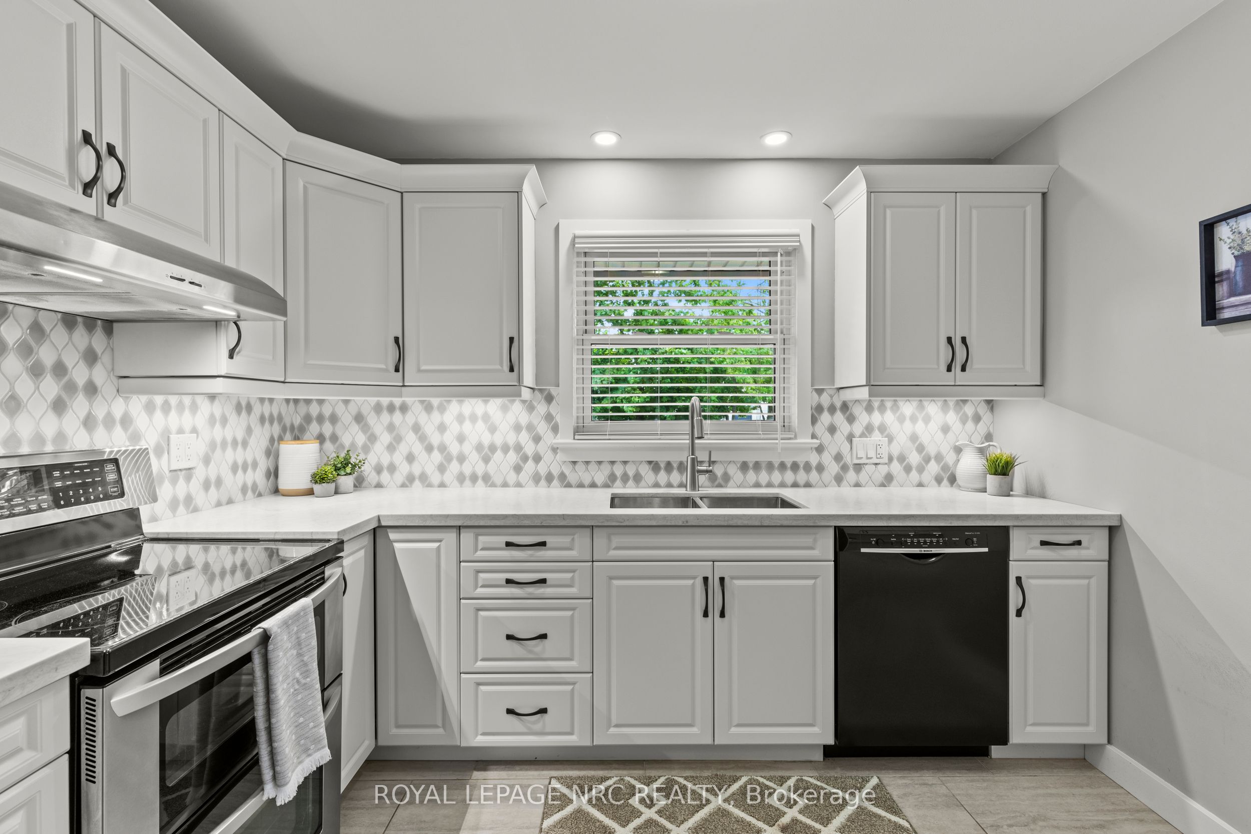 10 Whiteoak Drive