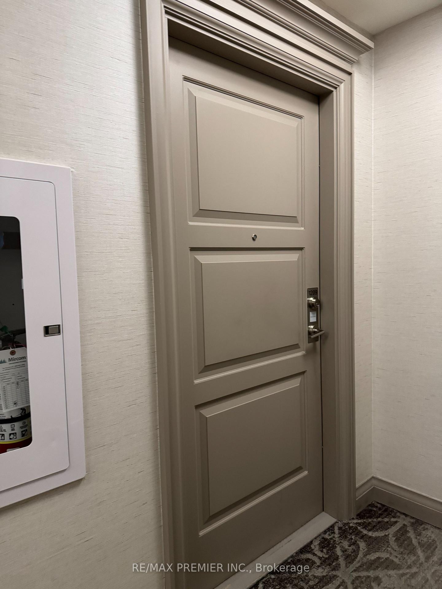 2 Bedrooms Condo at 36 Elm,  Mississauga For sale