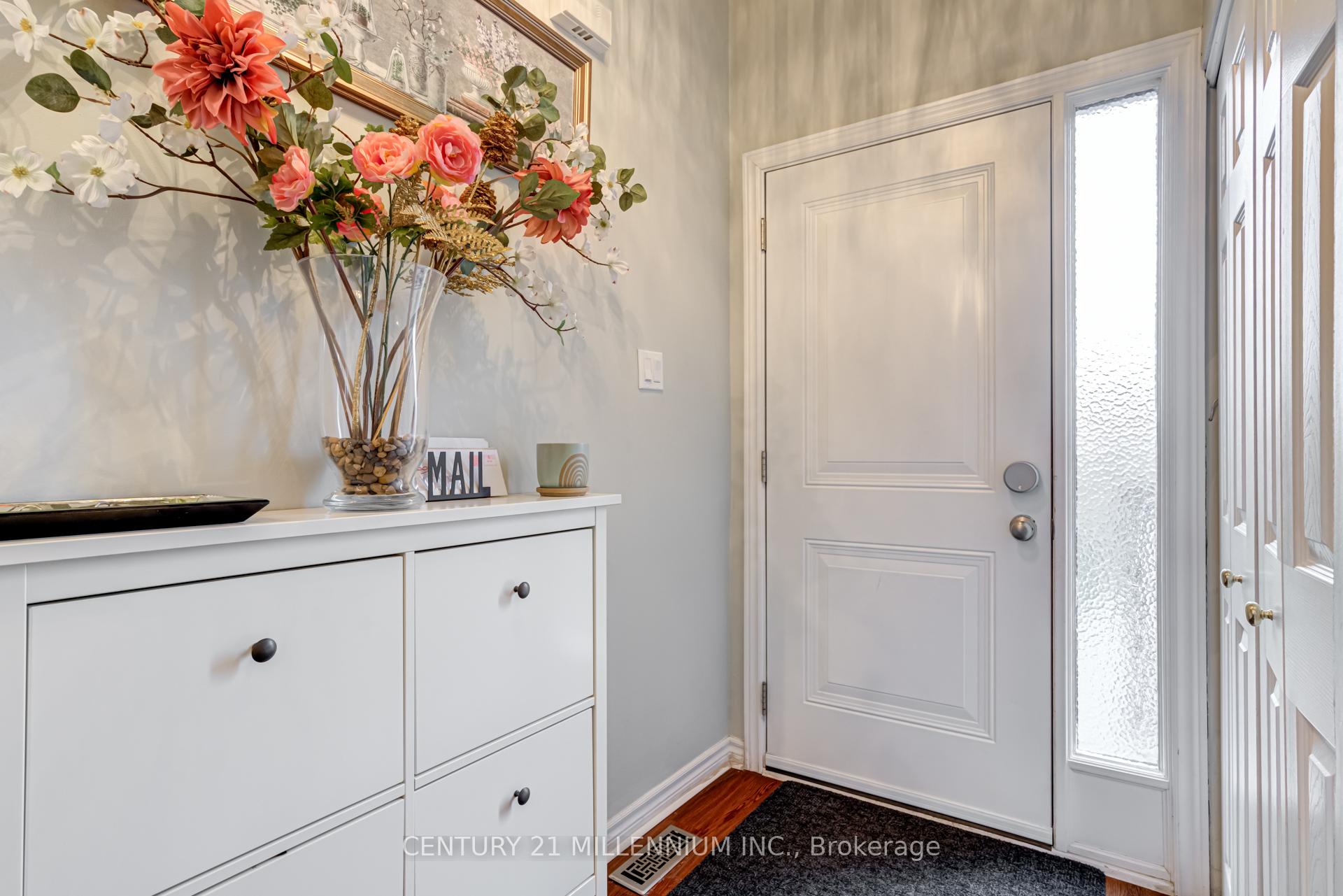 3 Bedrooms Condo at 1536 Sixth, Oakville For sale