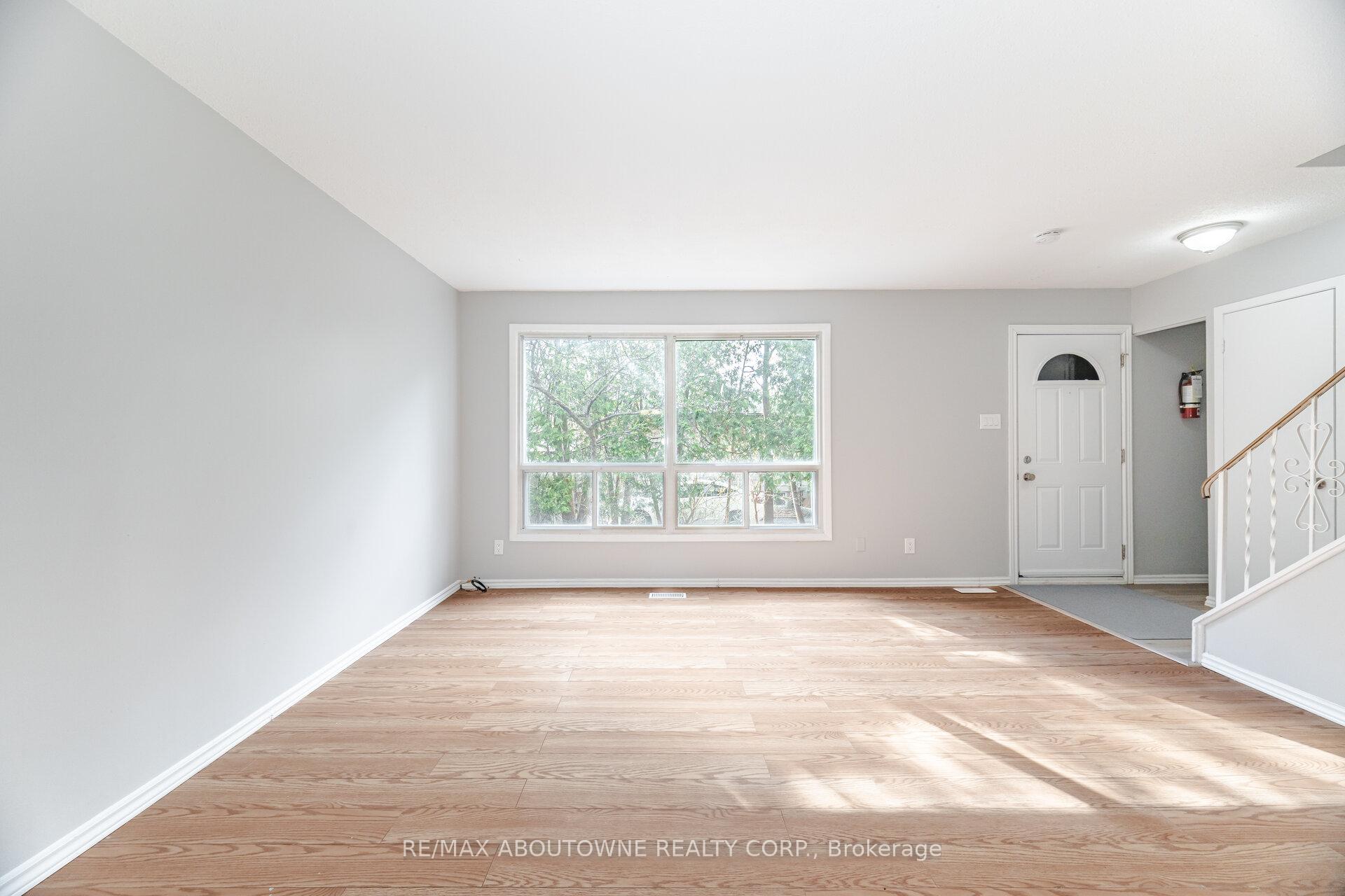 3 Bedrooms Condo at 961 Francis,  Burlington For sale