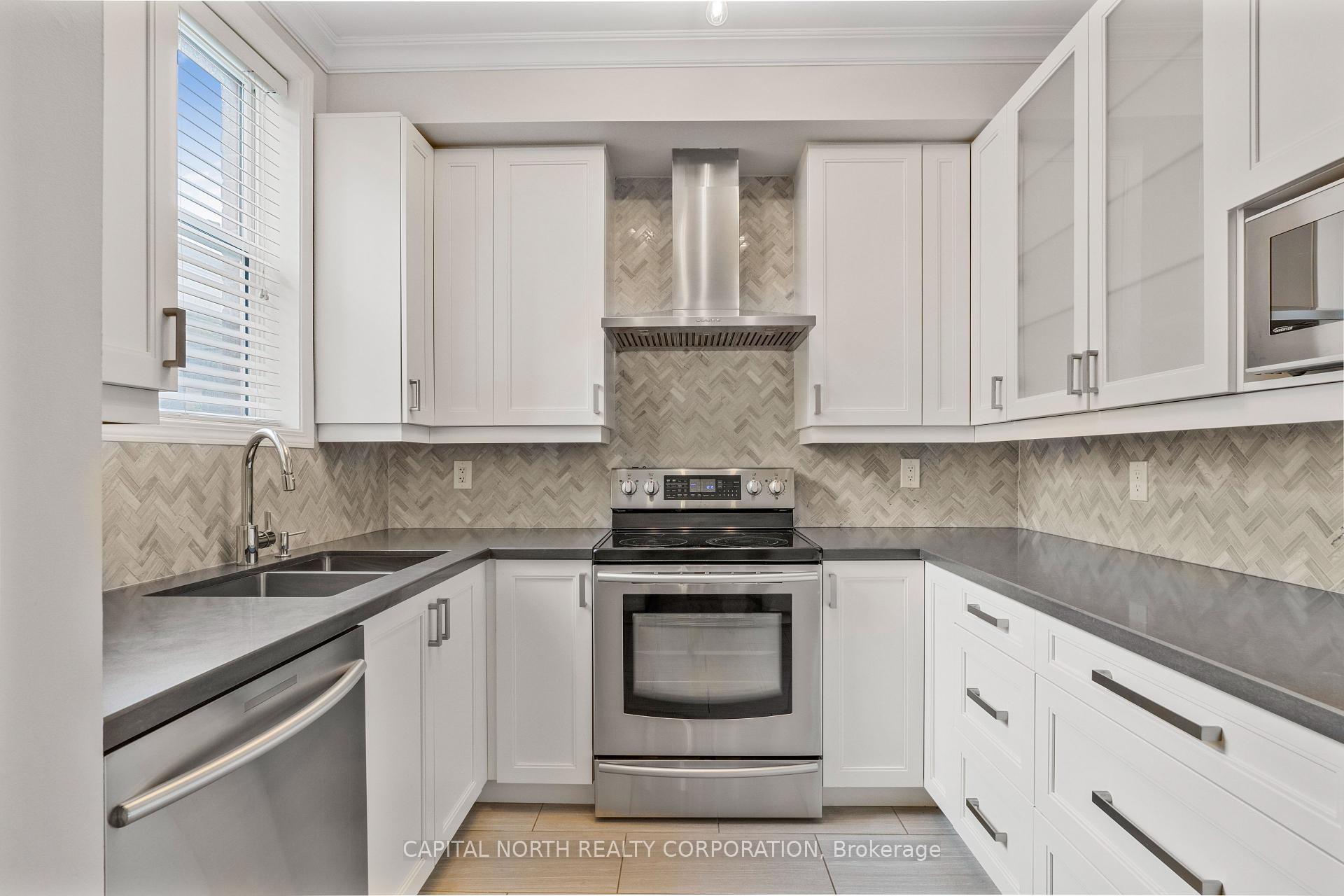 3 Bedrooms Condo at 51 Halton, Toronto For sale